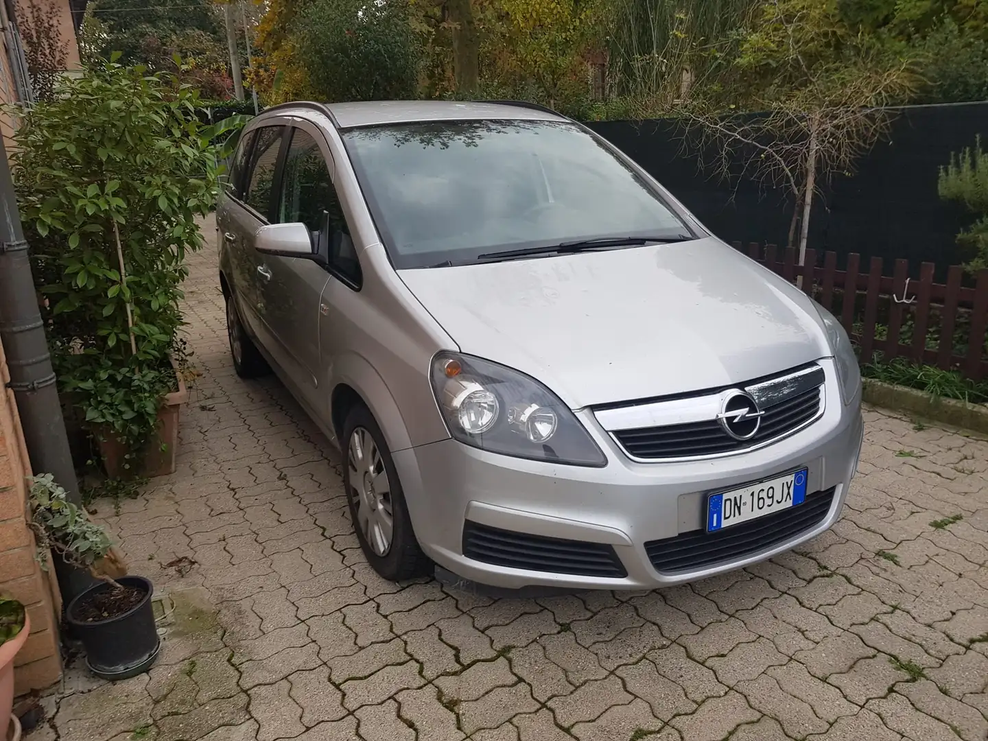 Opel Zafira Zafira II 20051.6 Club ecoM 94cv Argento - 1