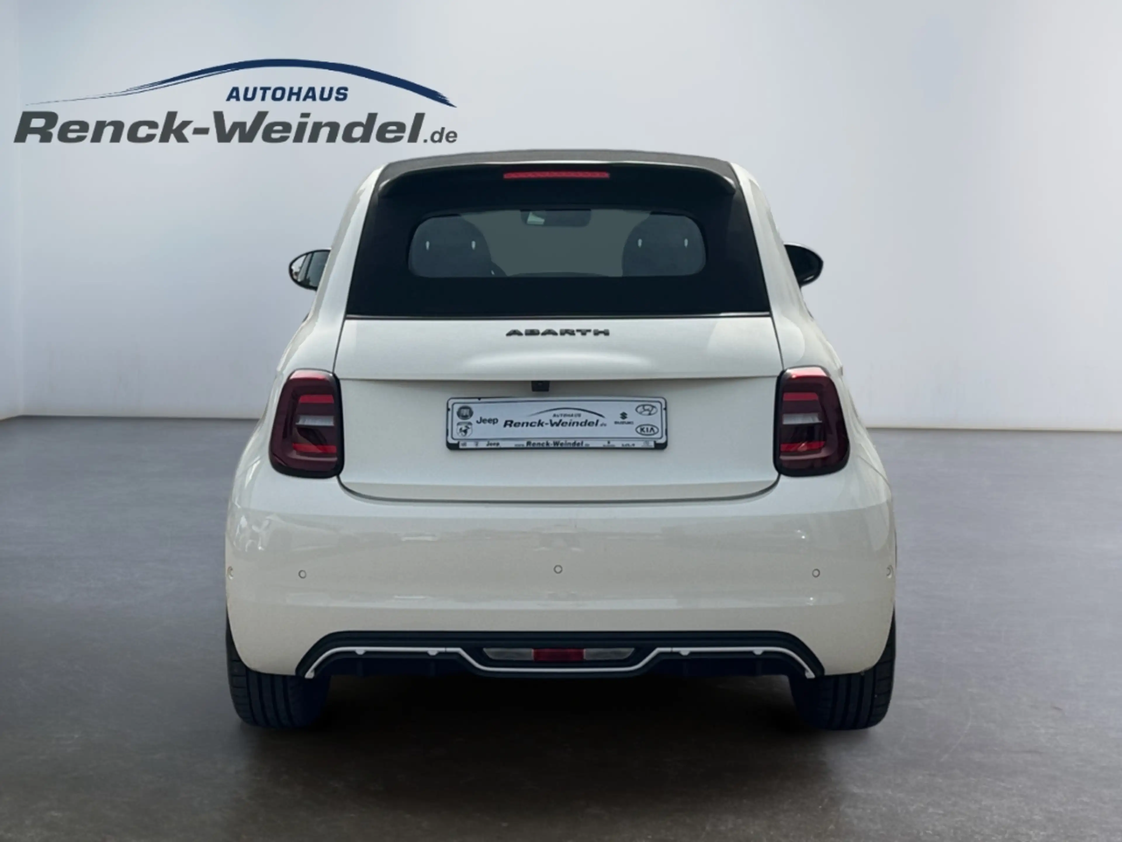 Abarth 500e Cabrio Basis El. Verdeck Navi Digitales Cockpit LE — photo 4