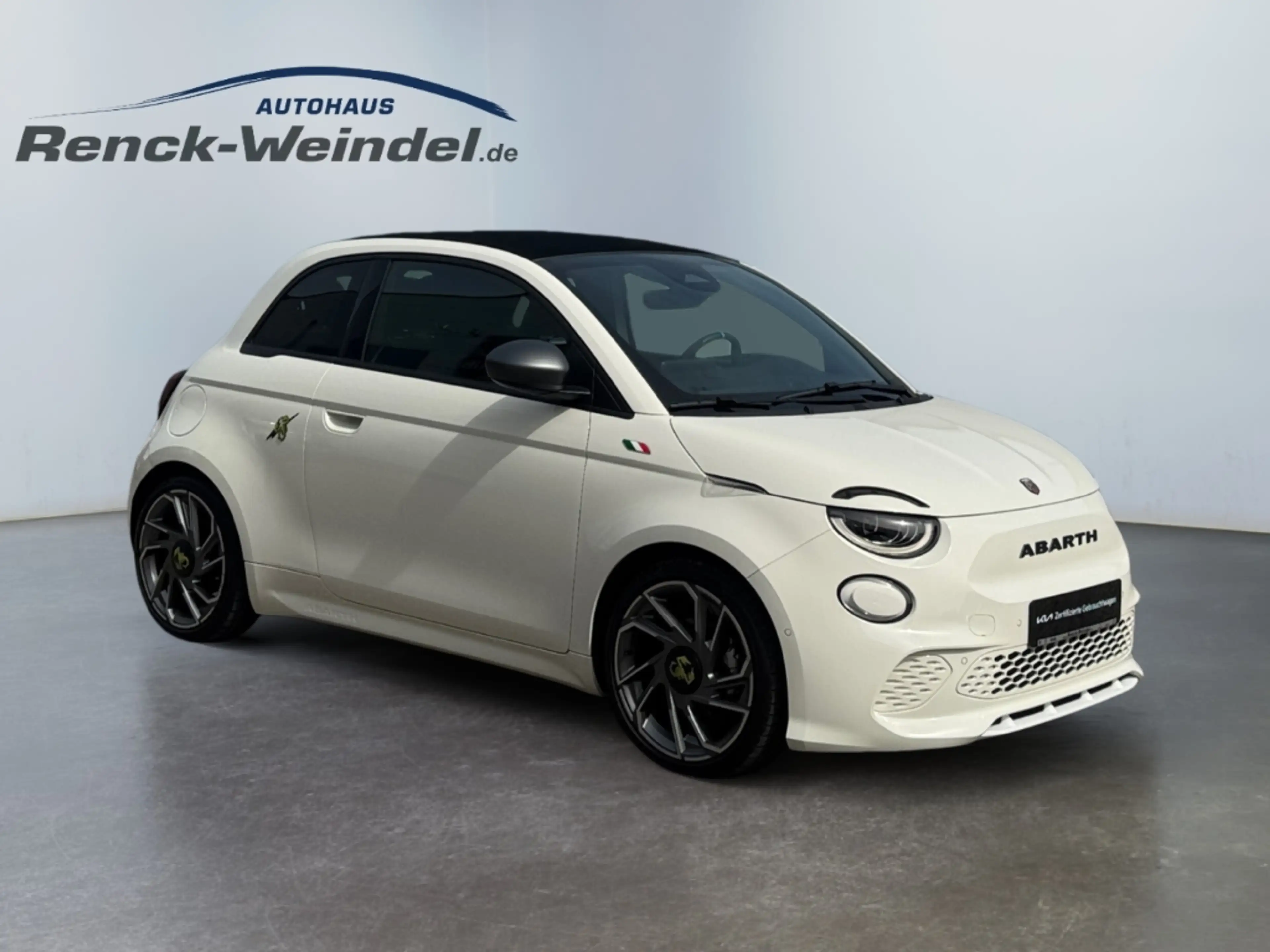 Abarth 500e Cabrio Basis El. Verdeck Navi Digitales Cockpit LE — photo 7