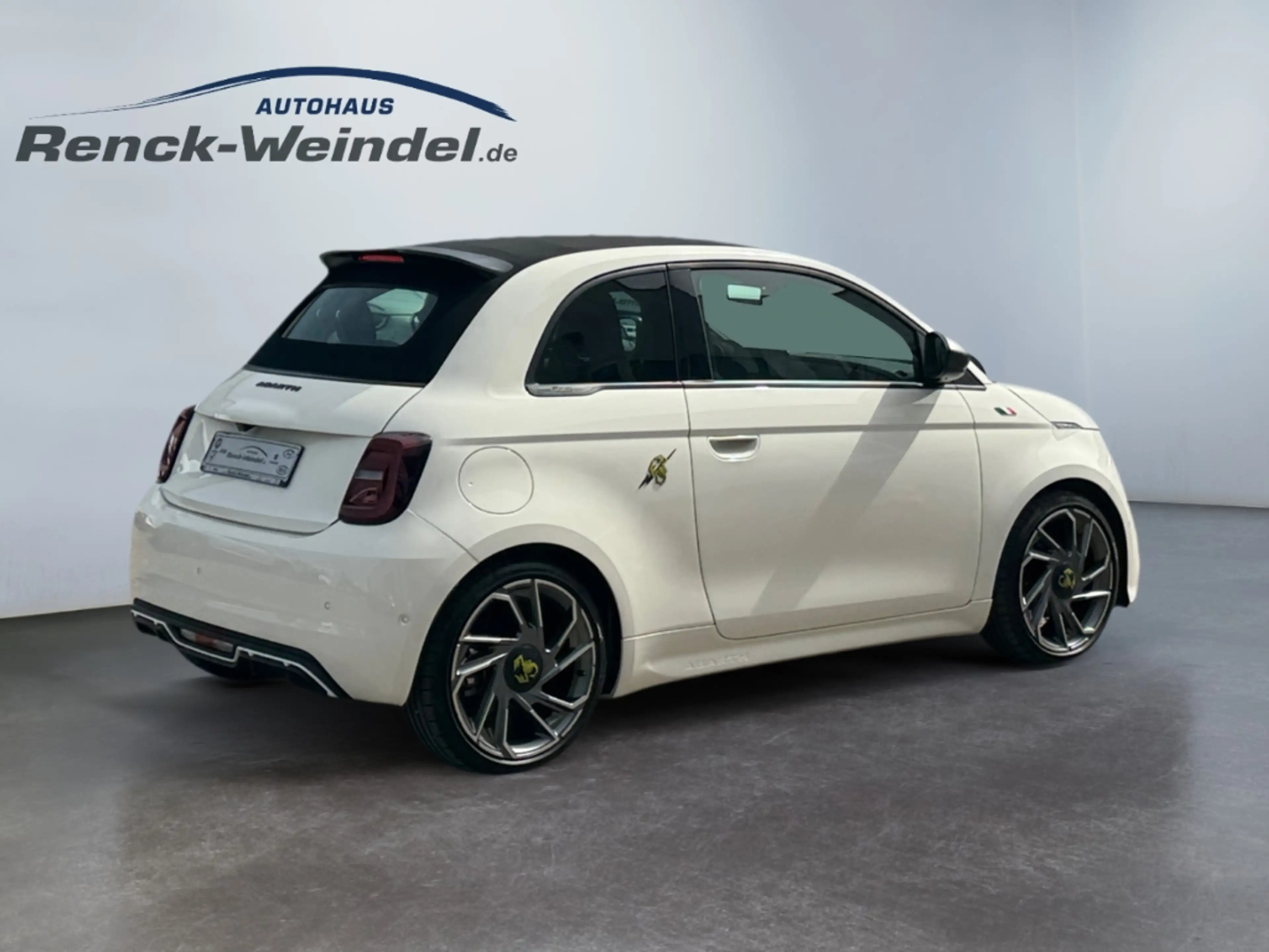 Abarth 500e Cabrio Basis El. Verdeck Navi Digitales Cockpit LE — photo 5