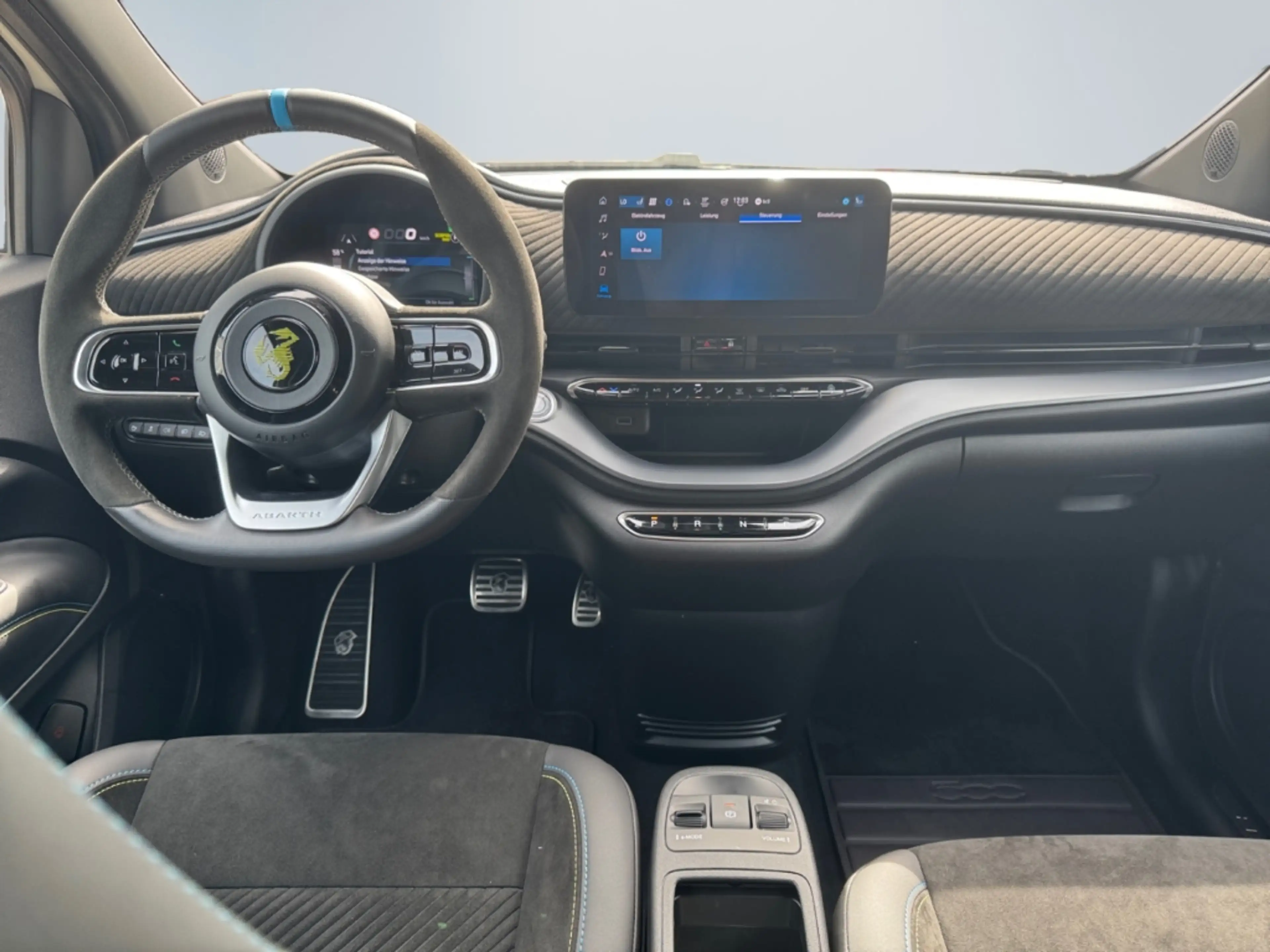 Abarth 500e Cabrio Basis El. Verdeck Navi Digitales Cockpit LE — photo 10