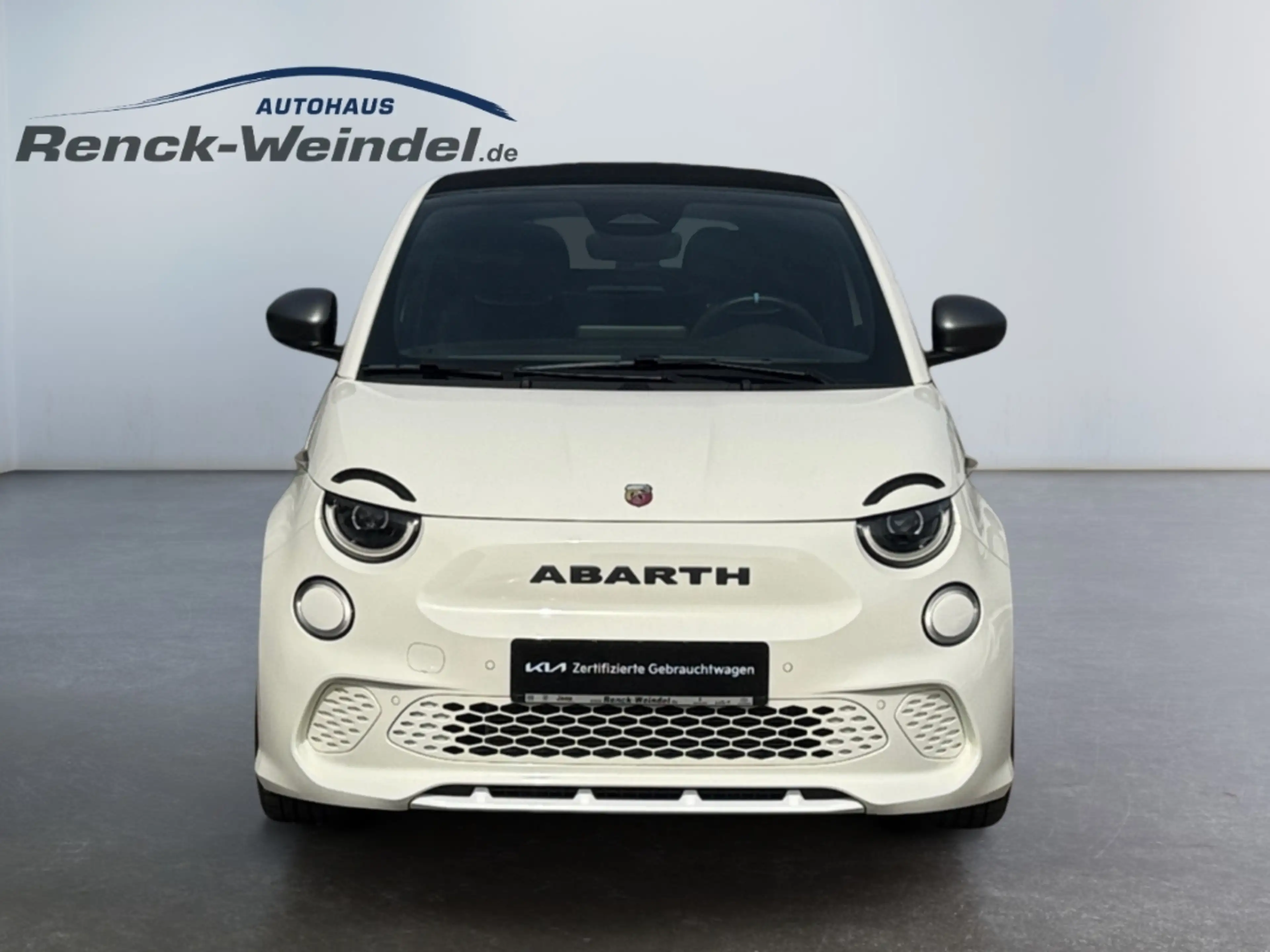 Abarth 500e Cabrio Basis El. Verdeck Navi Digitales Cockpit LE — photo 8