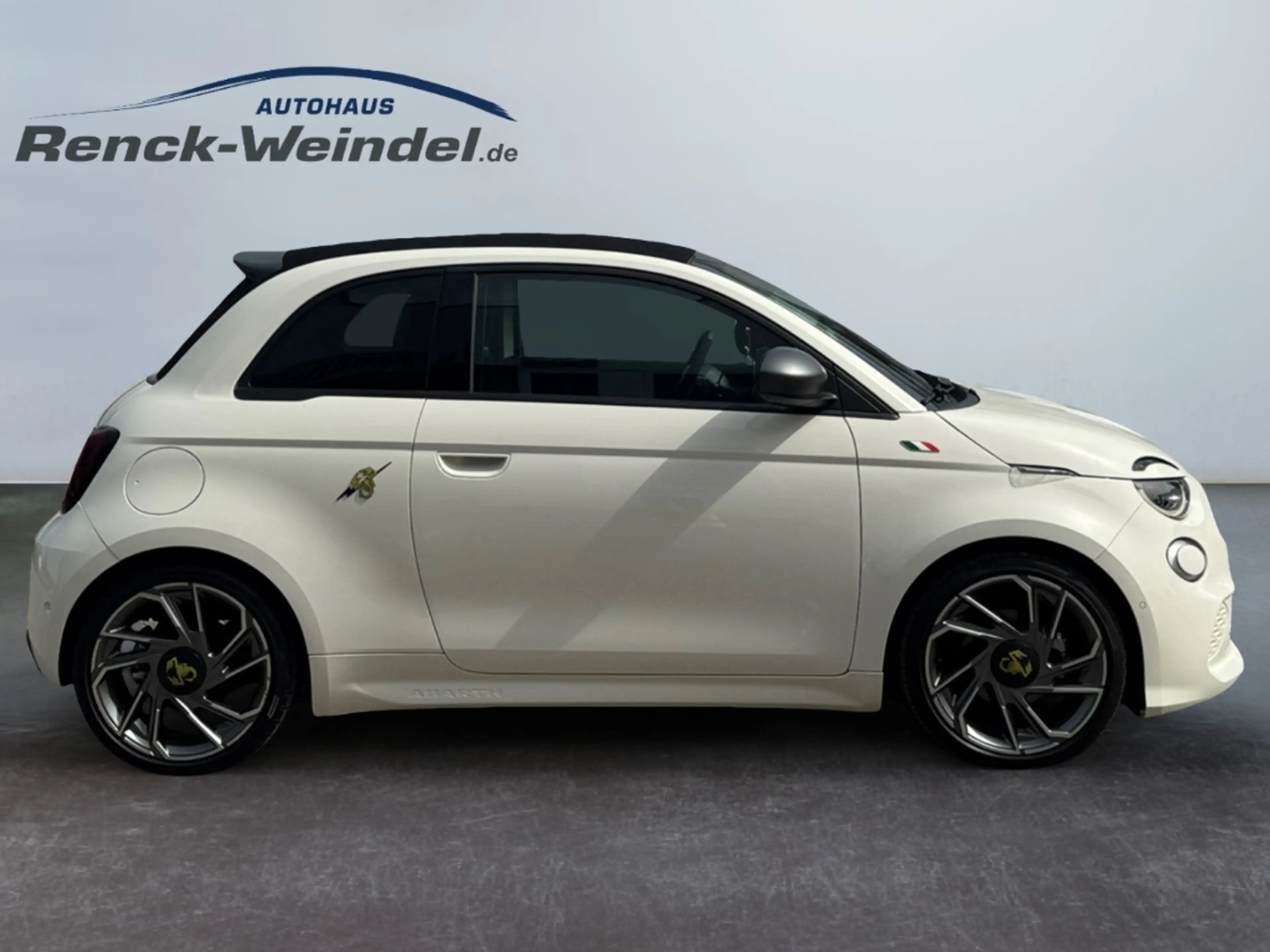 Abarth 500e Cabrio Basis El. Verdeck Navi Digitales Cockpit LE — photo 6
