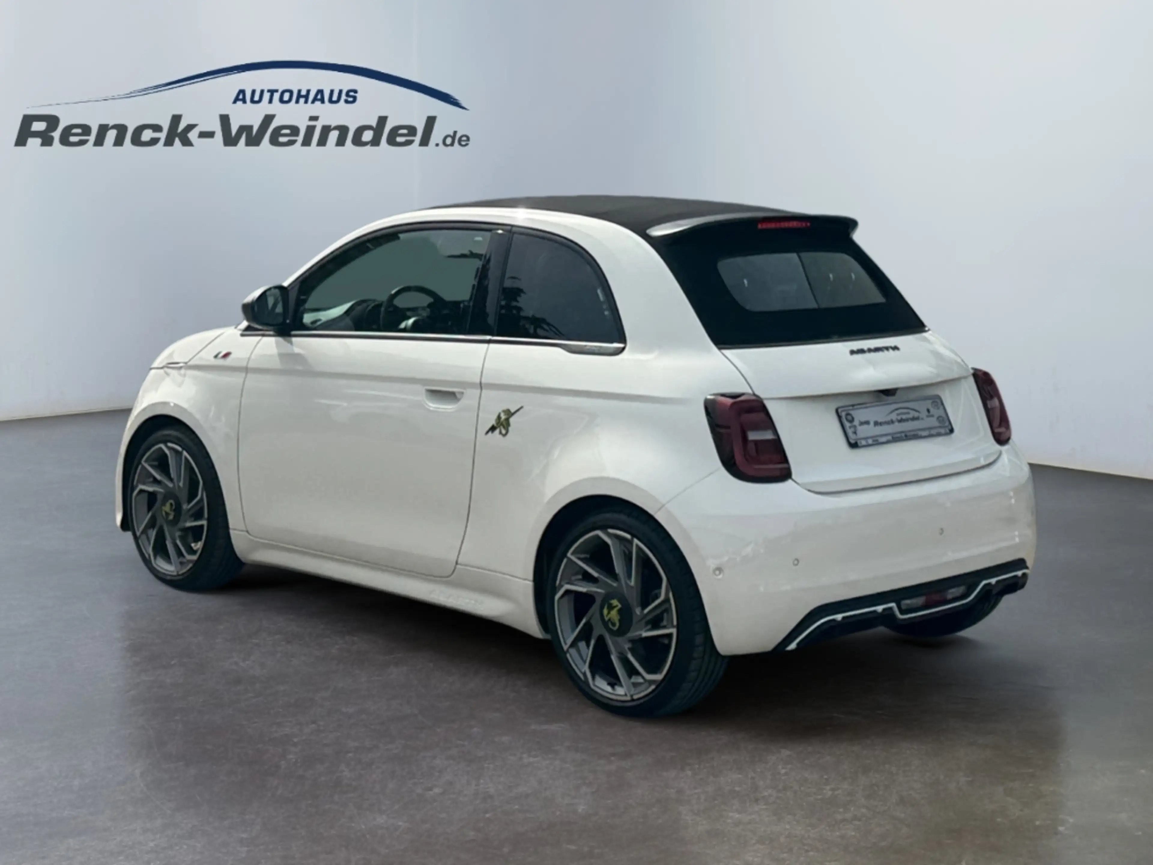 Abarth 500e Cabrio Basis El. Verdeck Navi Digitales Cockpit LE — photo 3