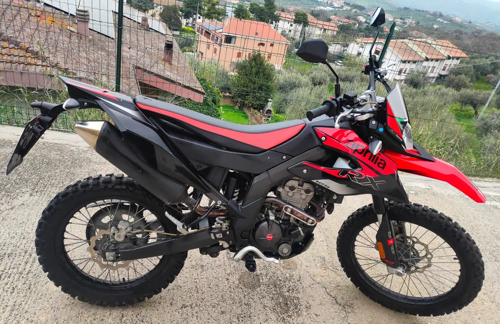 Aprilia RX 125 4 Tempi ABS 11 Kw crna - 1