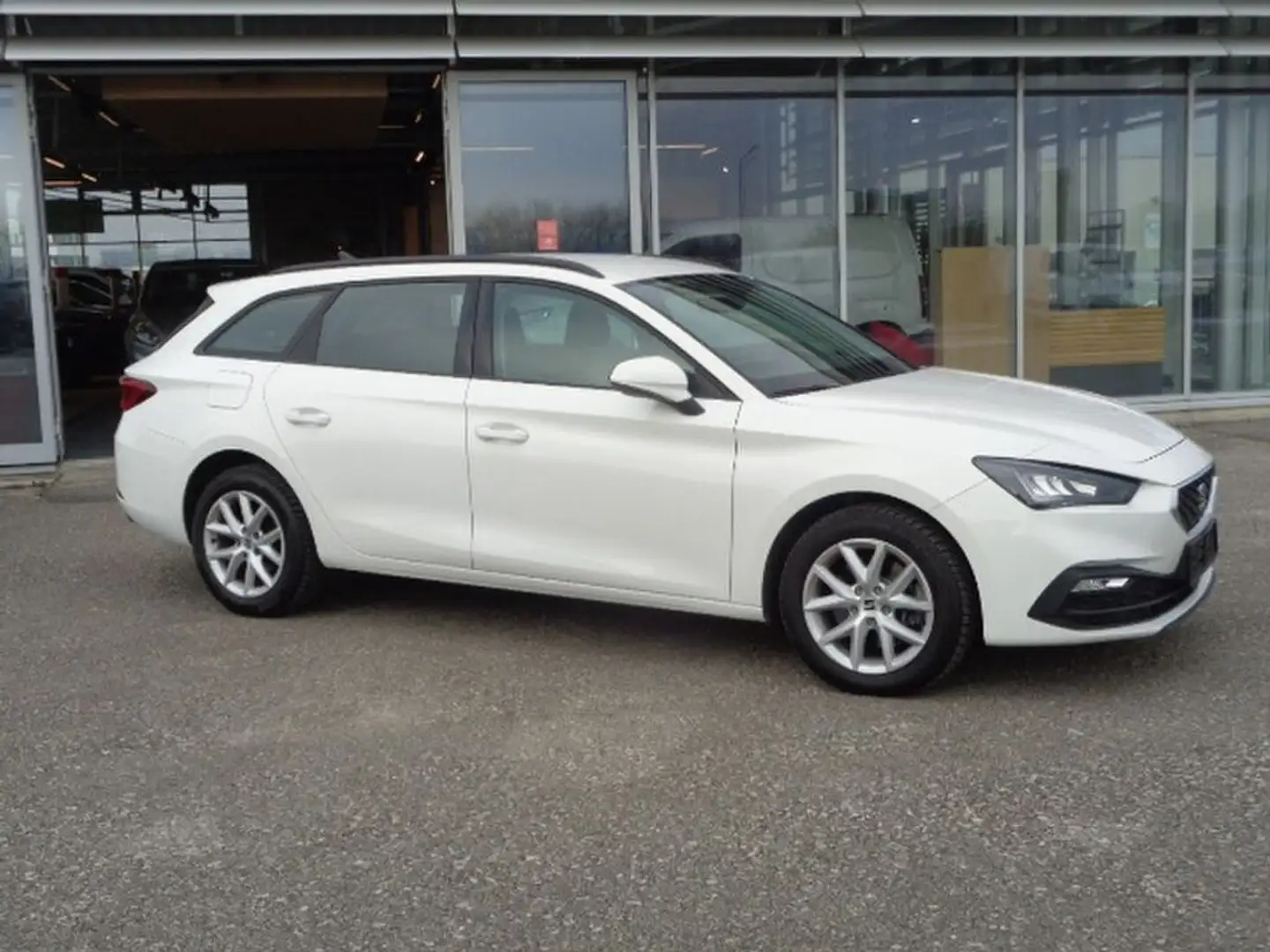 SEAT Leon Style Kombi TDi DSG 2,0 *Navi *LED Blanc - 2