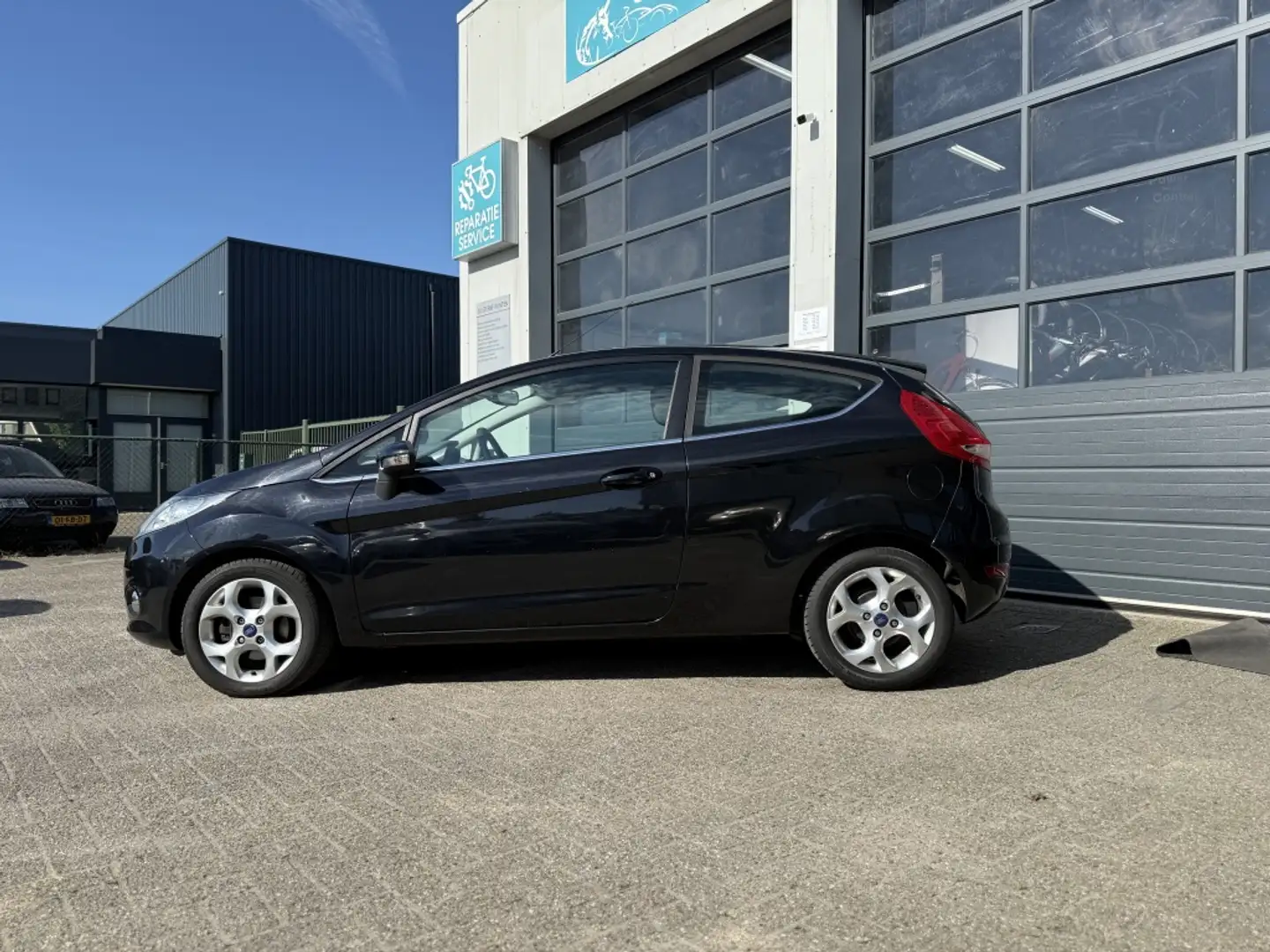 Ford Fiesta 1.6 Titanium Zwart - 2