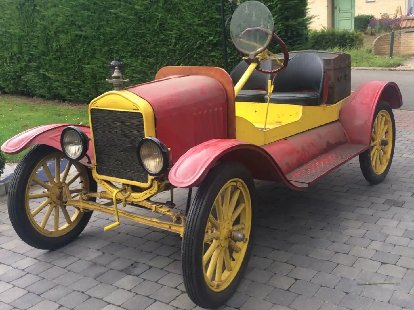 Oldtimer Ford T crvena - 1