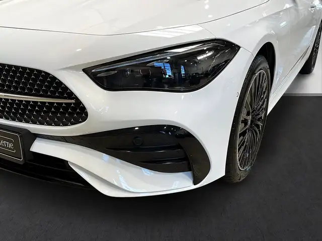 Mercedes-Benz CLE view 3