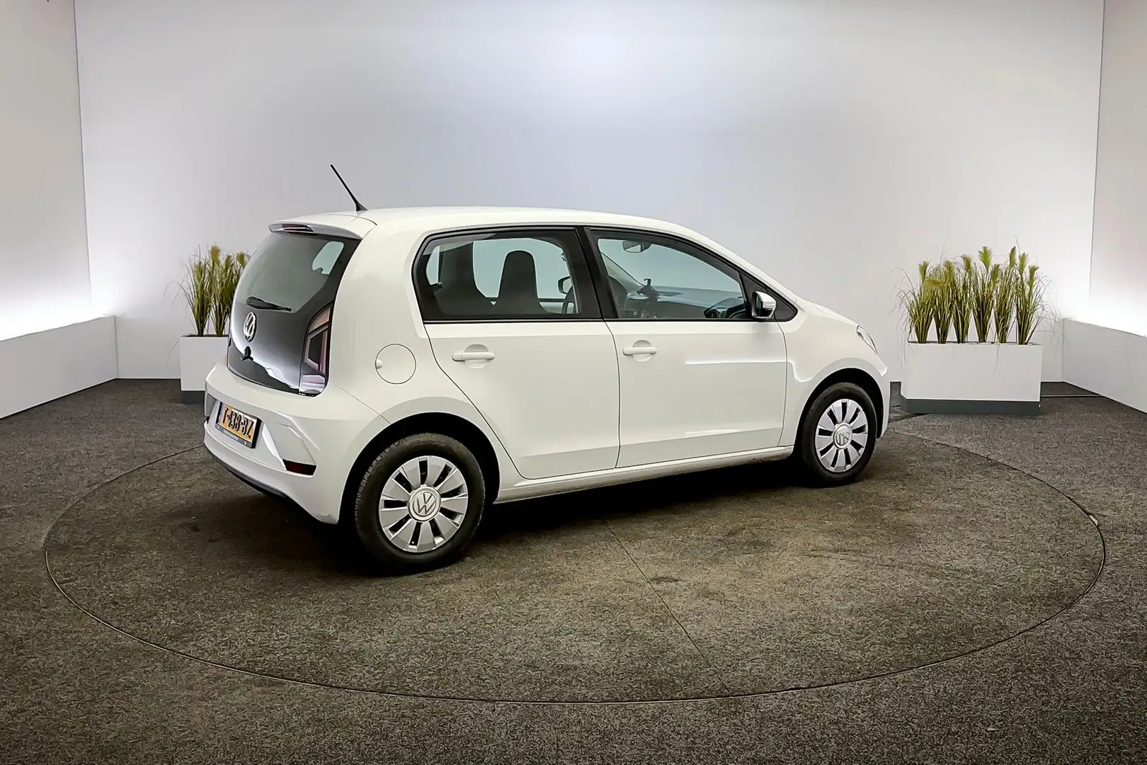 Volkswagen up! 1.0 65pk | Airco, DAB, Lane Assist | White - 2
