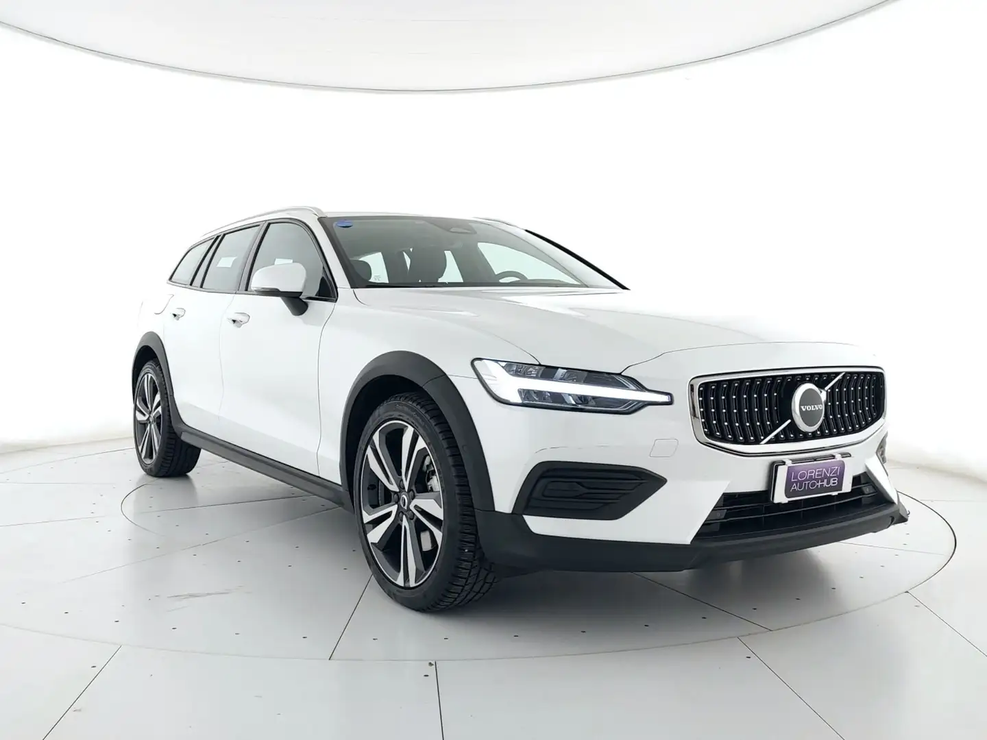 Volvo V60 Cross Country 2.0 b4 Core awd auto CAMERA+FULL LED Білий - 1