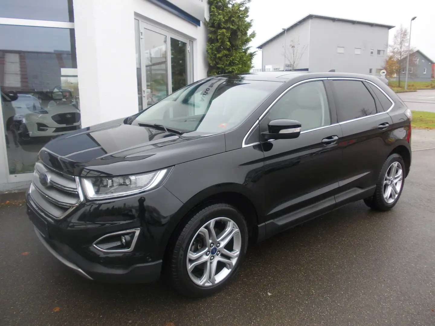 Ford Edge Titanium 4x4 m. AHK und Panoramadach Noir - 1