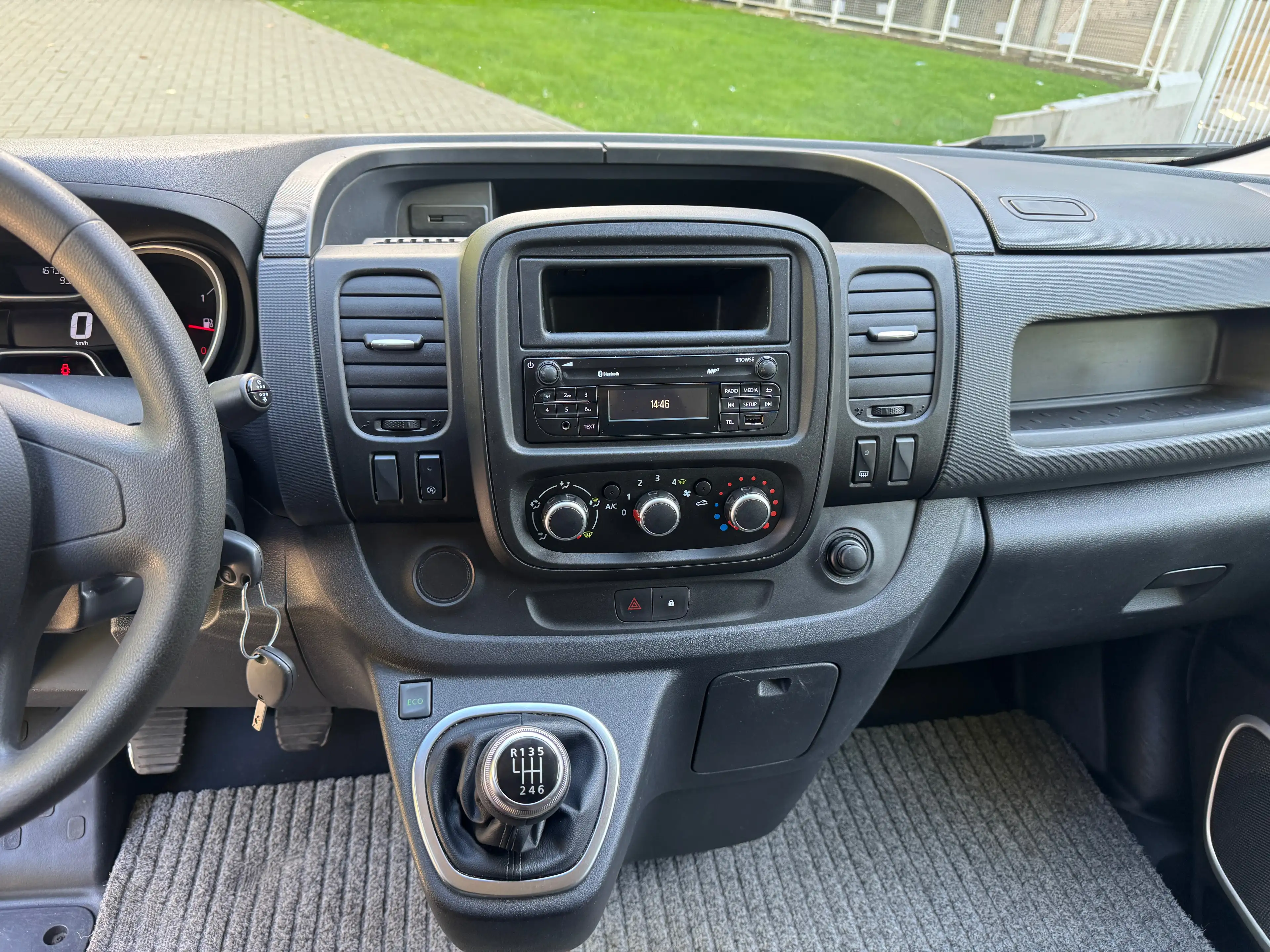 Renault Trafic 2.0 dCi ** Double Cabine ** — photo 11