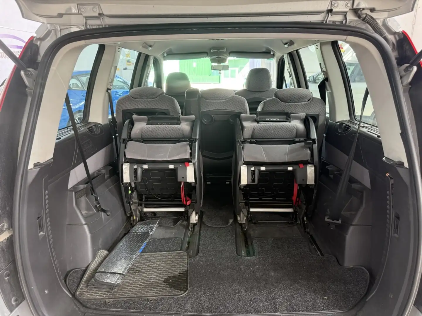 Fiat Ulysse 2.2JTD 16v Emotion Plus Grijs - 2