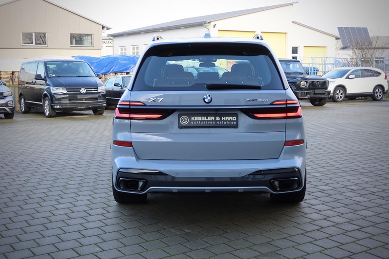 BMW X7 xDrive 40d M-Sport#KRISTAL#B&W#SKY# — photo 8