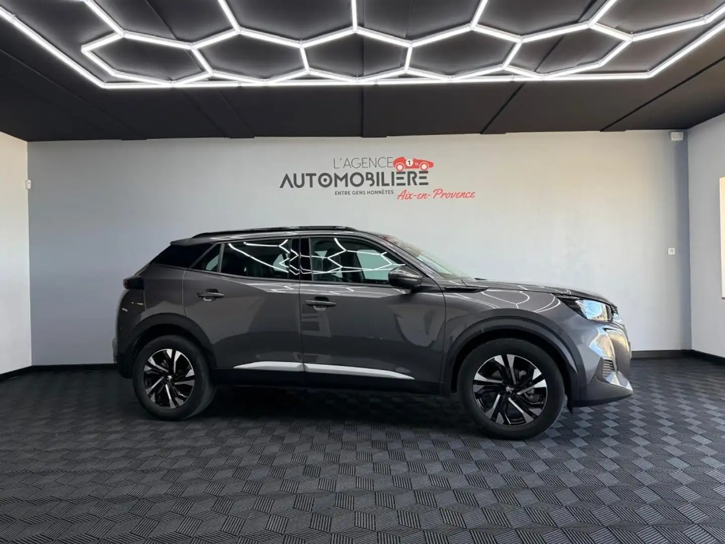 Peugeot 2008 1.2 S&S Allure EAT8 Grau - 2