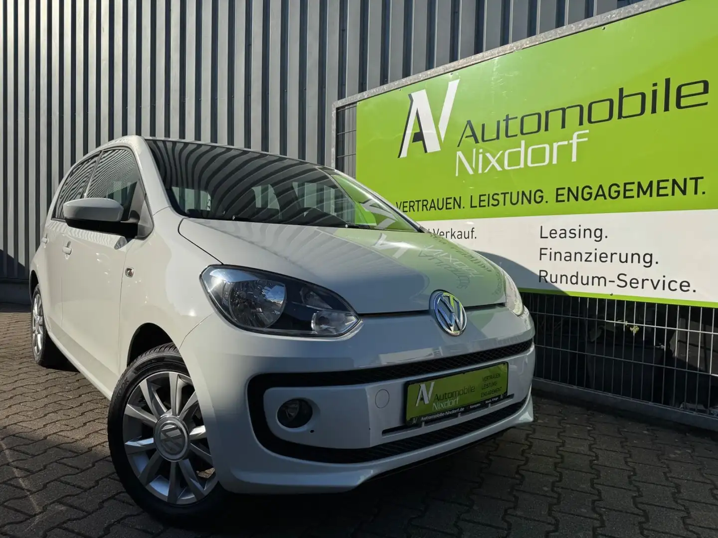 Volkswagen up! VW up! Sondermodell club up!, Navi, BT, SHZ Weiß - 2
