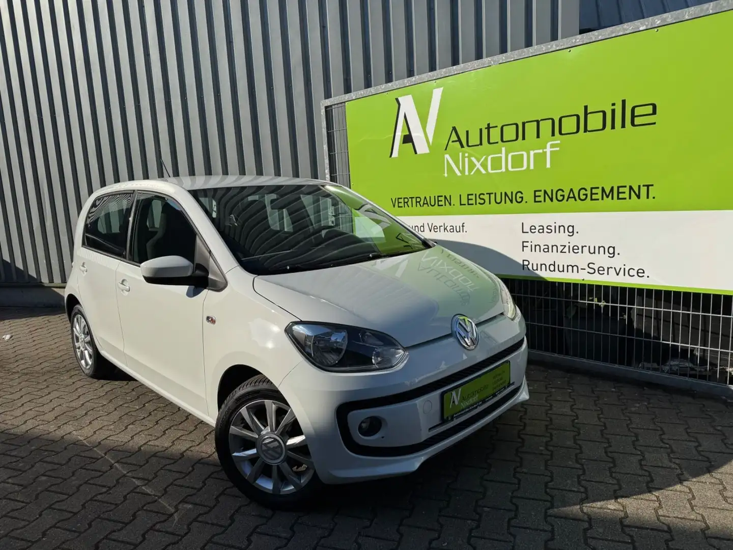 Volkswagen up! VW up! Sondermodell club up!, Navi, BT, SHZ Weiß - 1