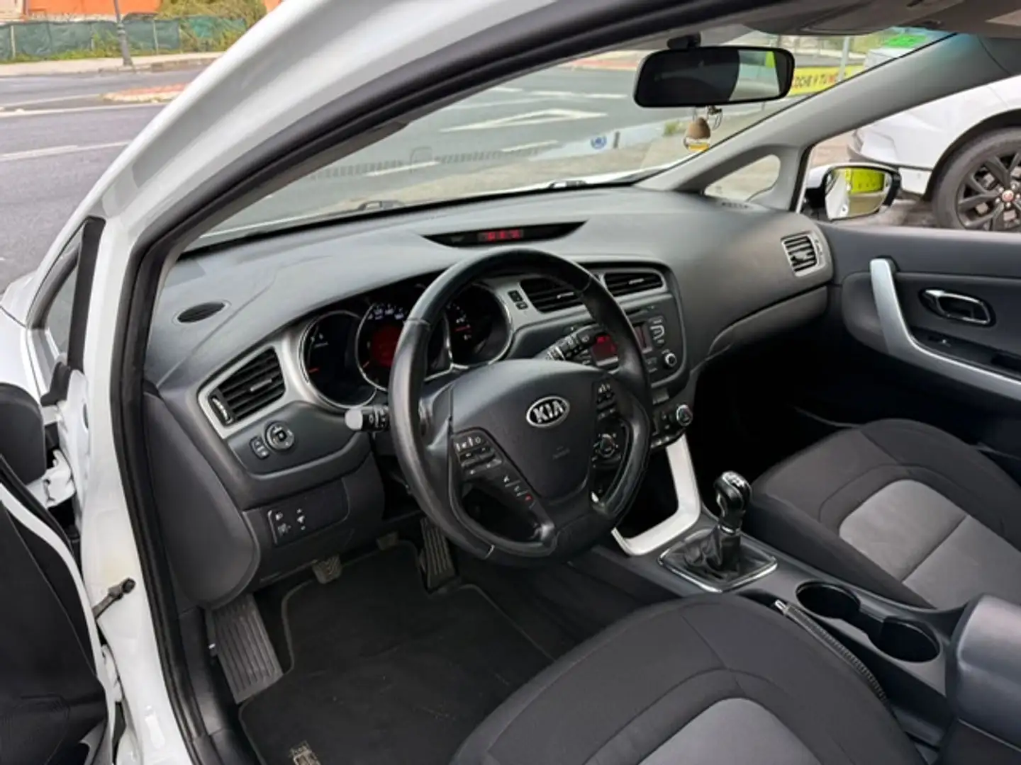 Kia Ceed / cee'd 1.4CRDi Concept Blanco - 2