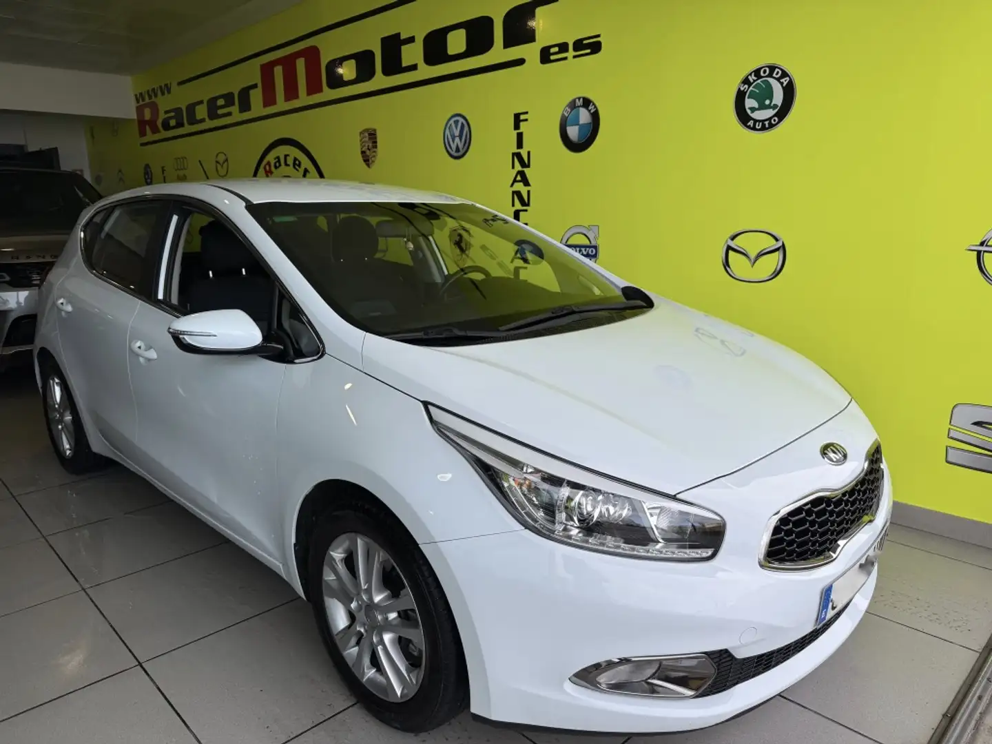 Kia Ceed / cee'd 1.4CRDi Concept Blanco - 1