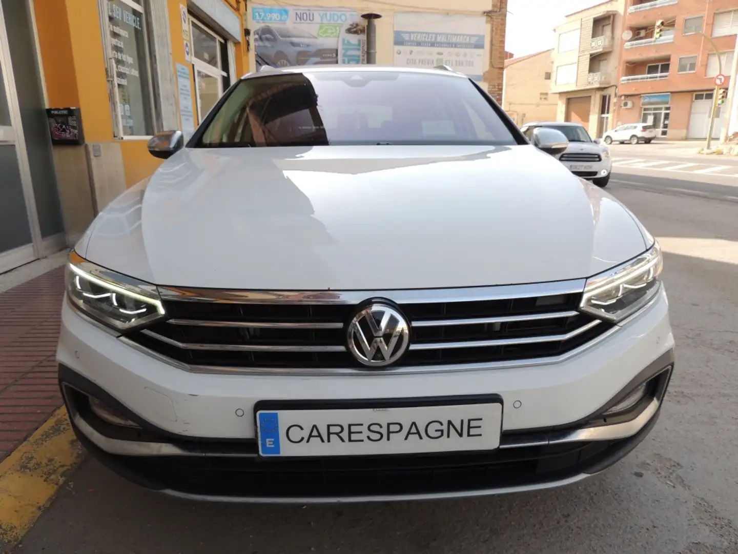 Volkswagen Passat Alltrack 2.0TDI 4Motion DSG 176kW Bílá - 2