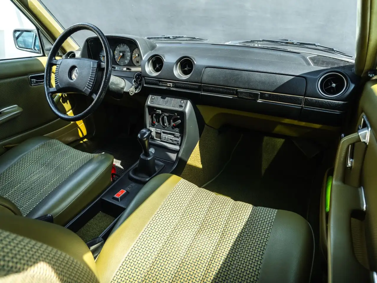 Mercedes-Benz 250 W123 H Zulassung im Super Zustand, foto 12
