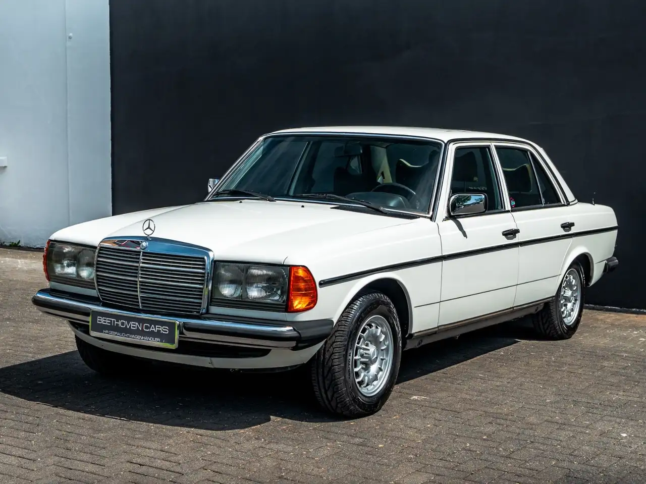 Mercedes-Benz 250 W123 H Zulassung im Super Zustand, foto 1