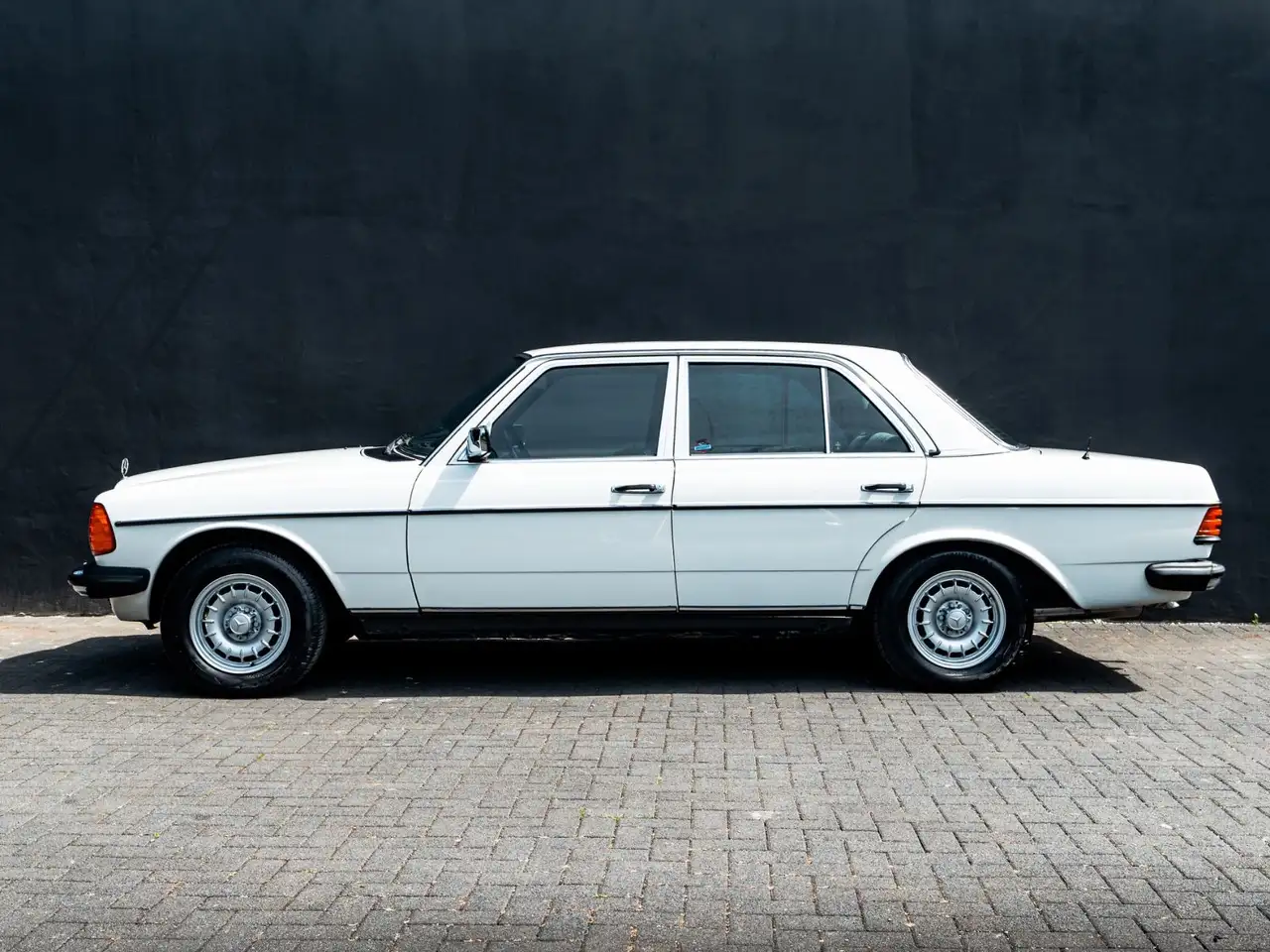Mercedes-Benz 250 W123 H Zulassung im Super Zustand, foto 6