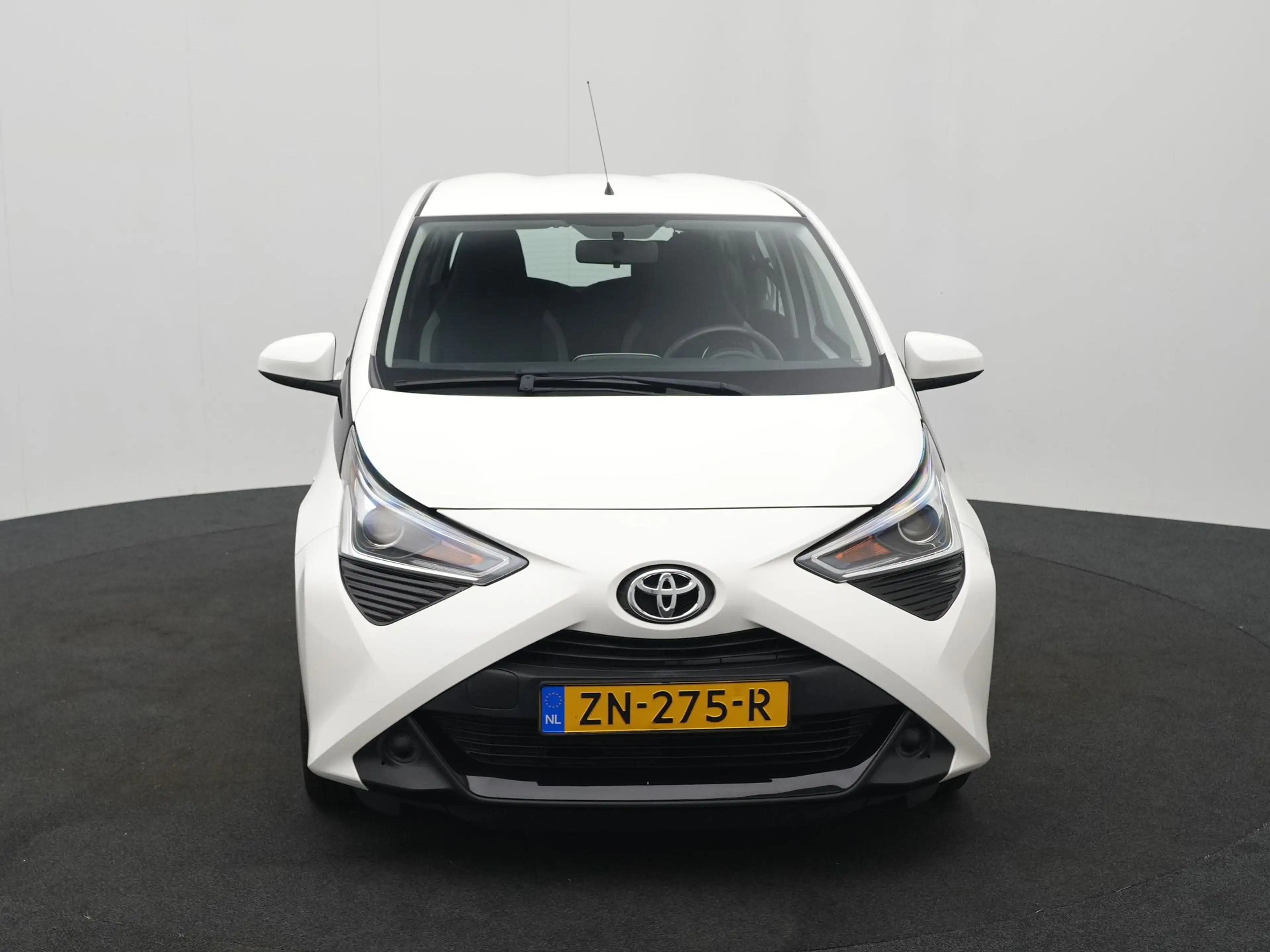 Toyota Aygo 1.0 VVT-i x-play — photo 21