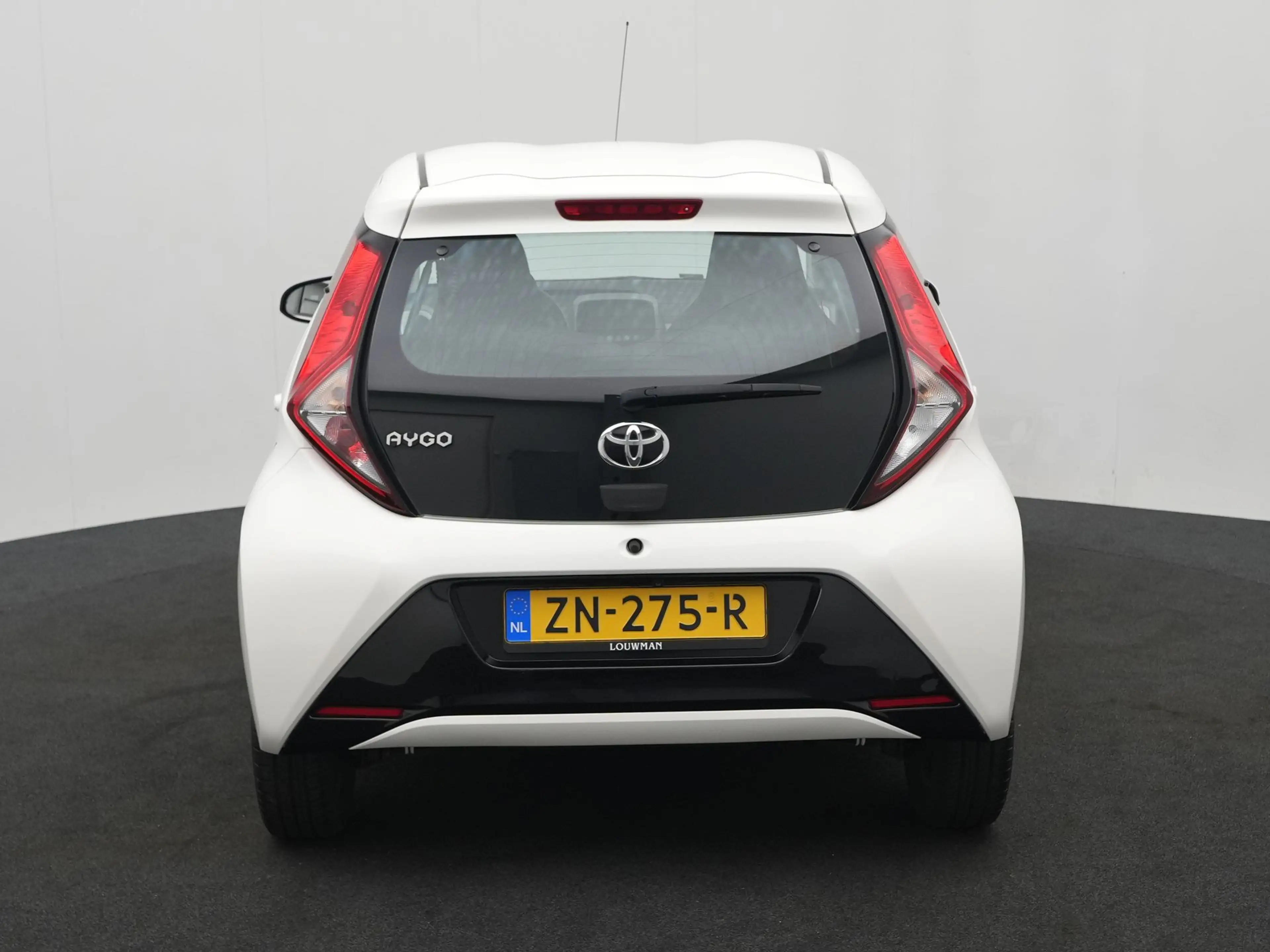 Toyota Aygo 1.0 VVT-i x-play — photo 23