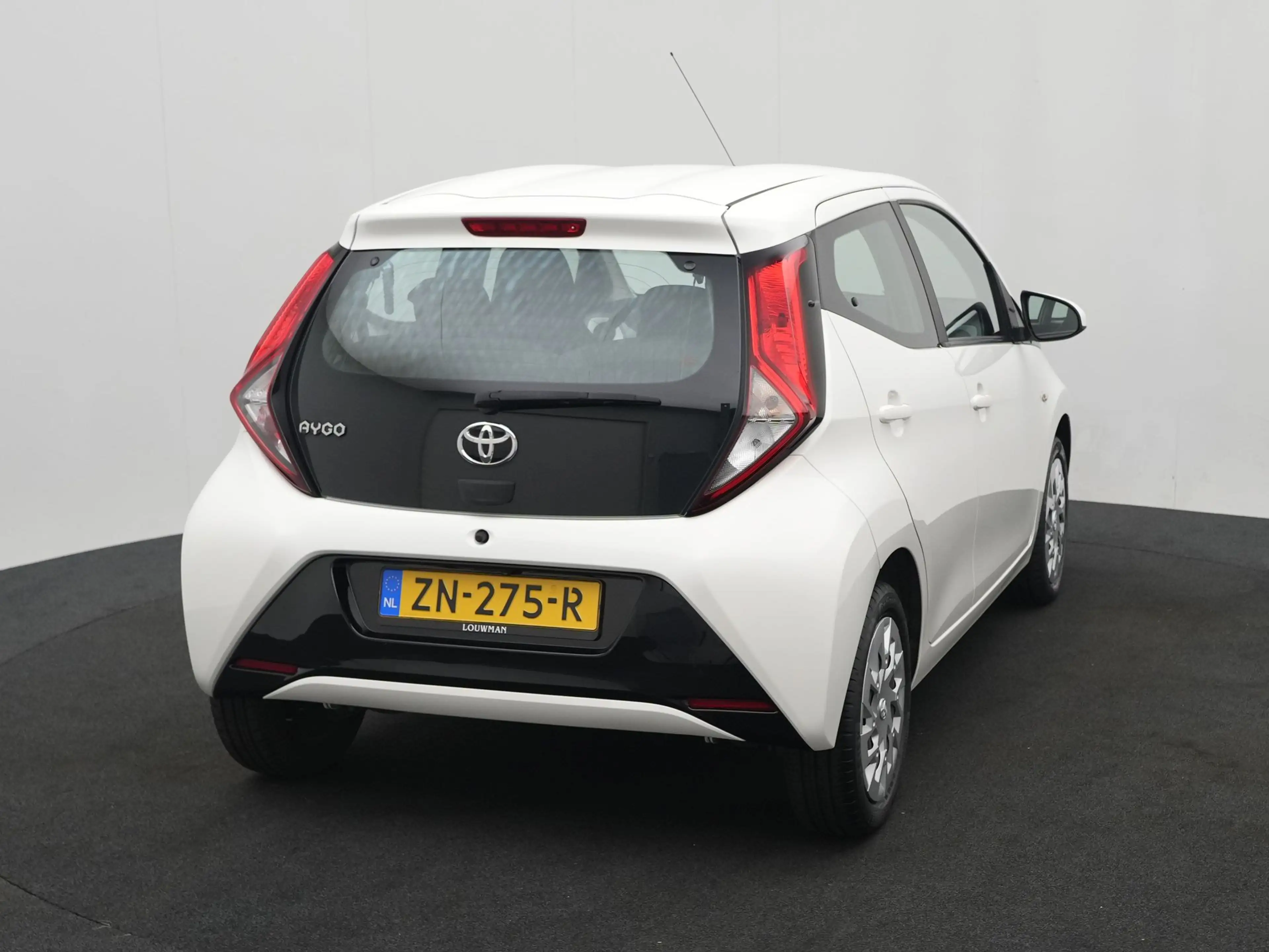 Toyota Aygo 1.0 VVT-i x-play — photo 13