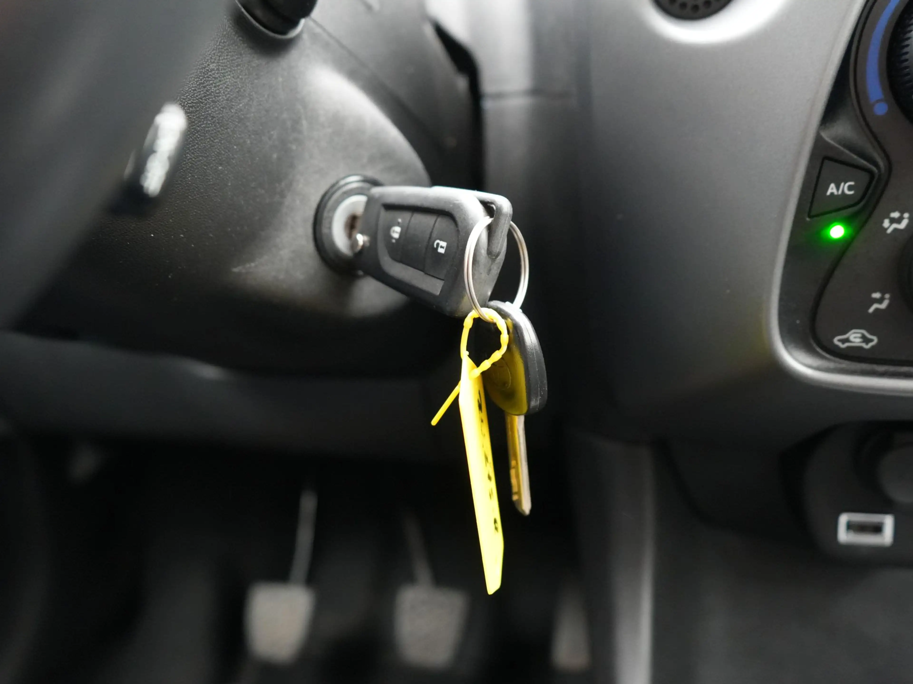 Toyota Aygo 1.0 VVT-i x-play — photo 29
