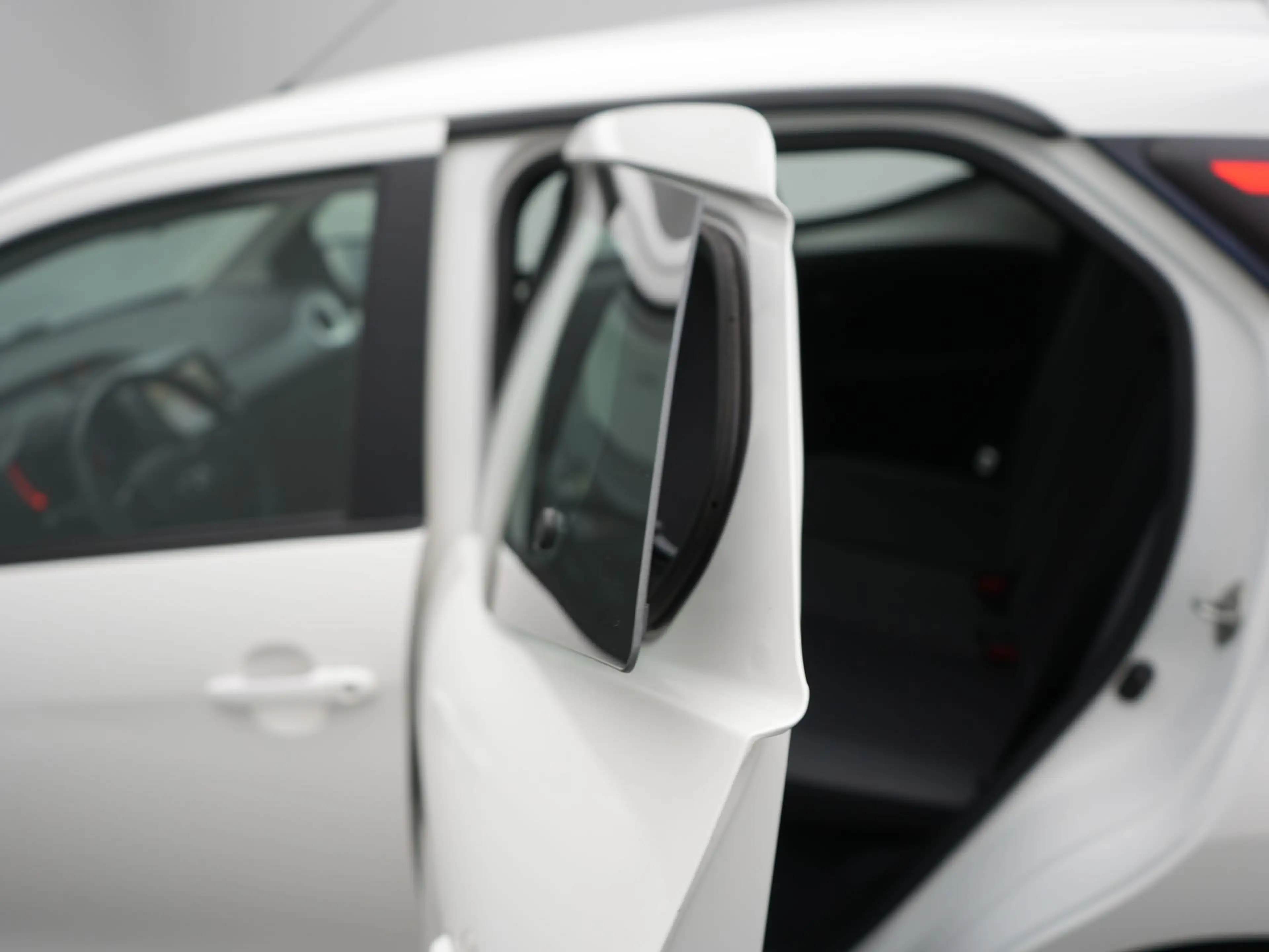 Toyota Aygo 1.0 VVT-i x-play — photo 19
