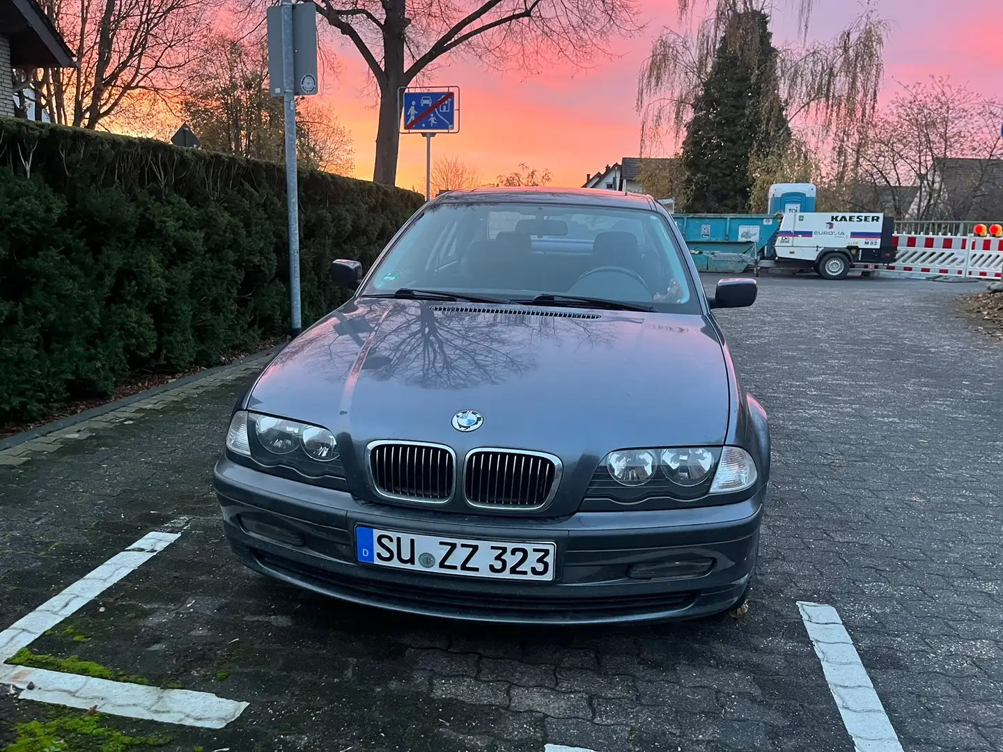 BMW 323 323i - 1