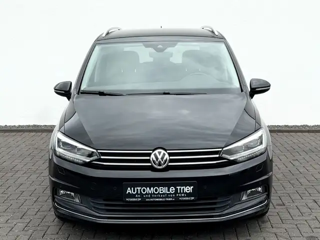 Volkswagen Touran view 2