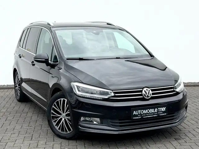 Volkswagen Touran view 3