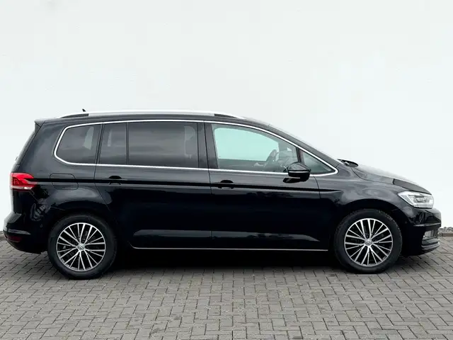 Volkswagen Touran view 4