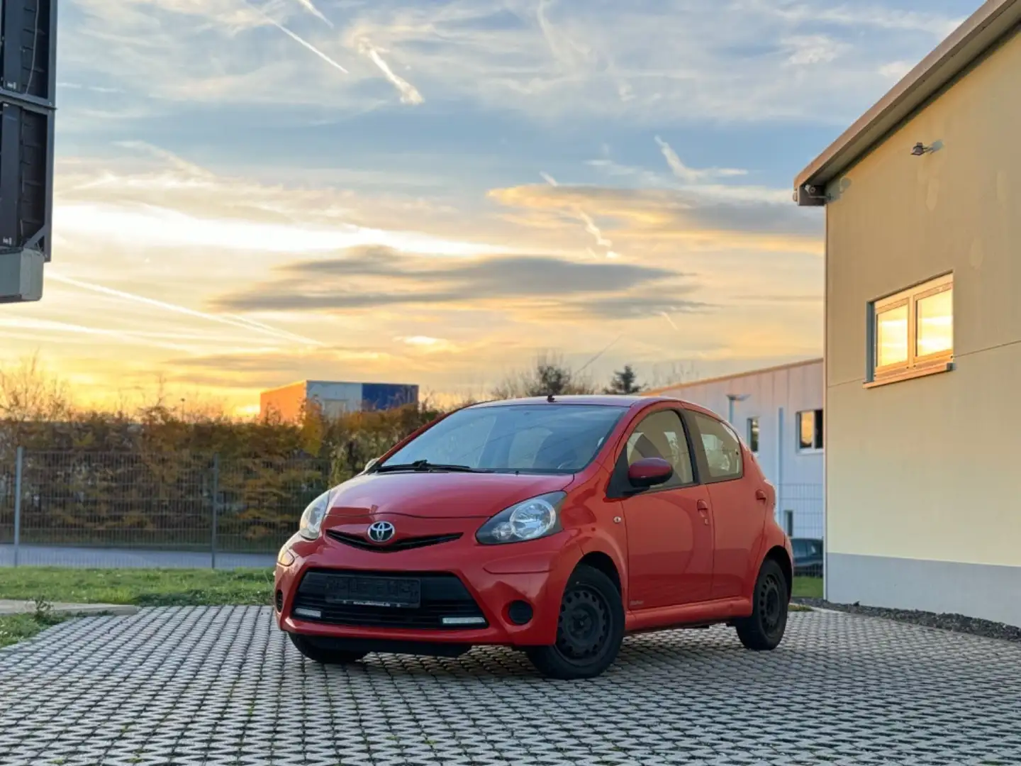 Toyota Aygo AYGO Cool*KLIMA*AUX*E-PAKET* Rot - 1