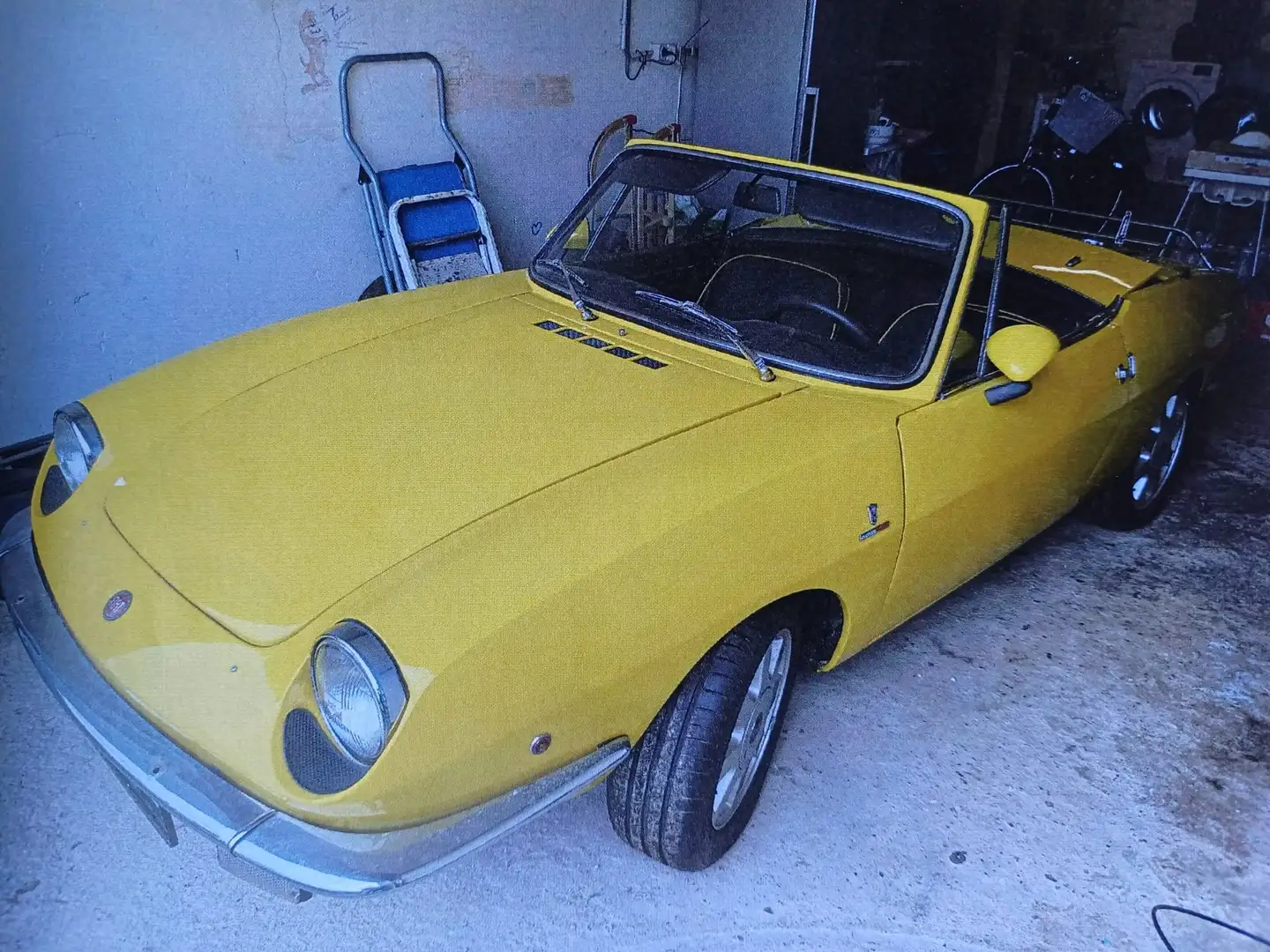 Fiat 850 Spider Жовтий - 2