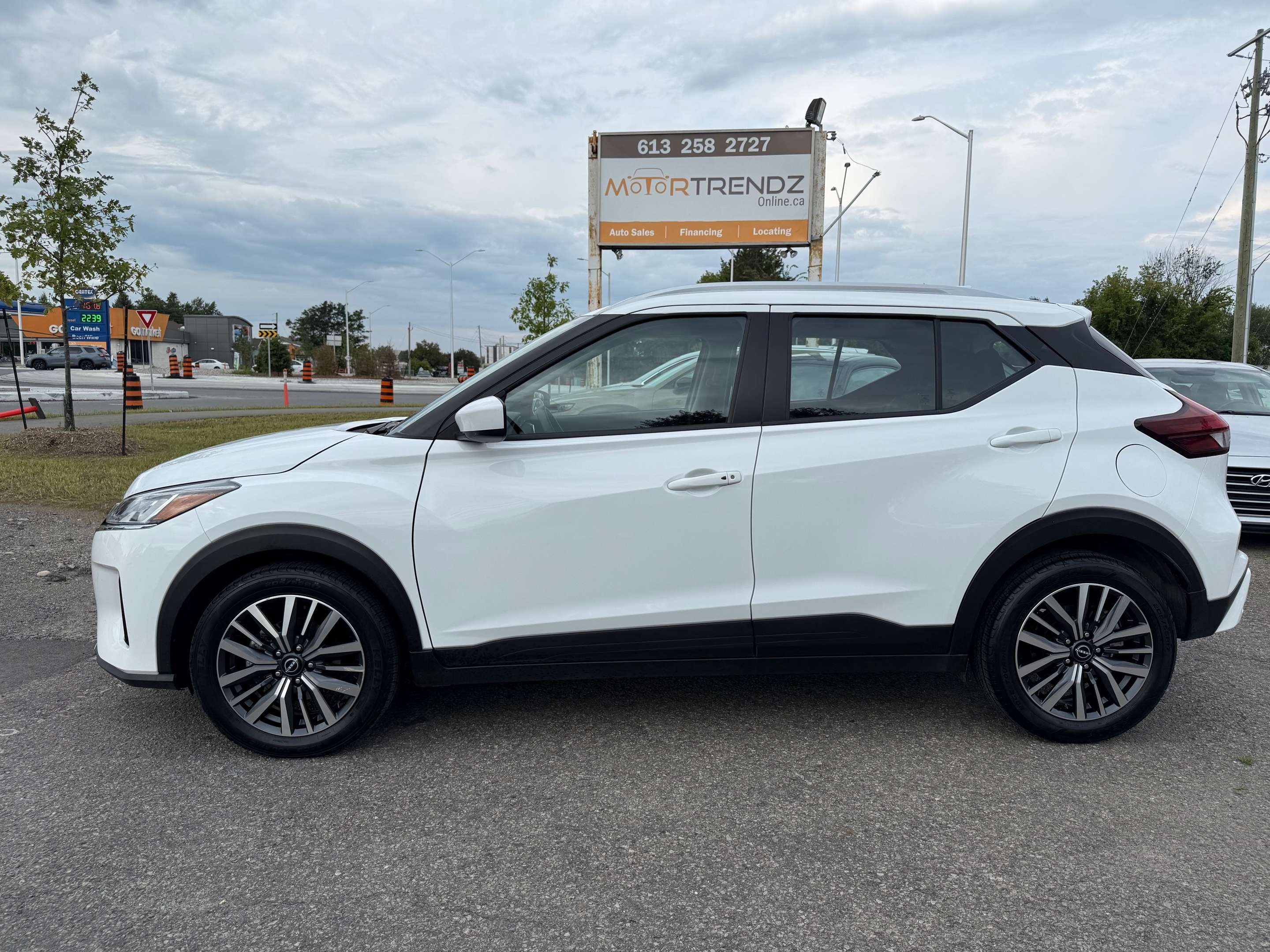 2025 Nissan Kicks SV Heated Steering and Seats! — снимка 1