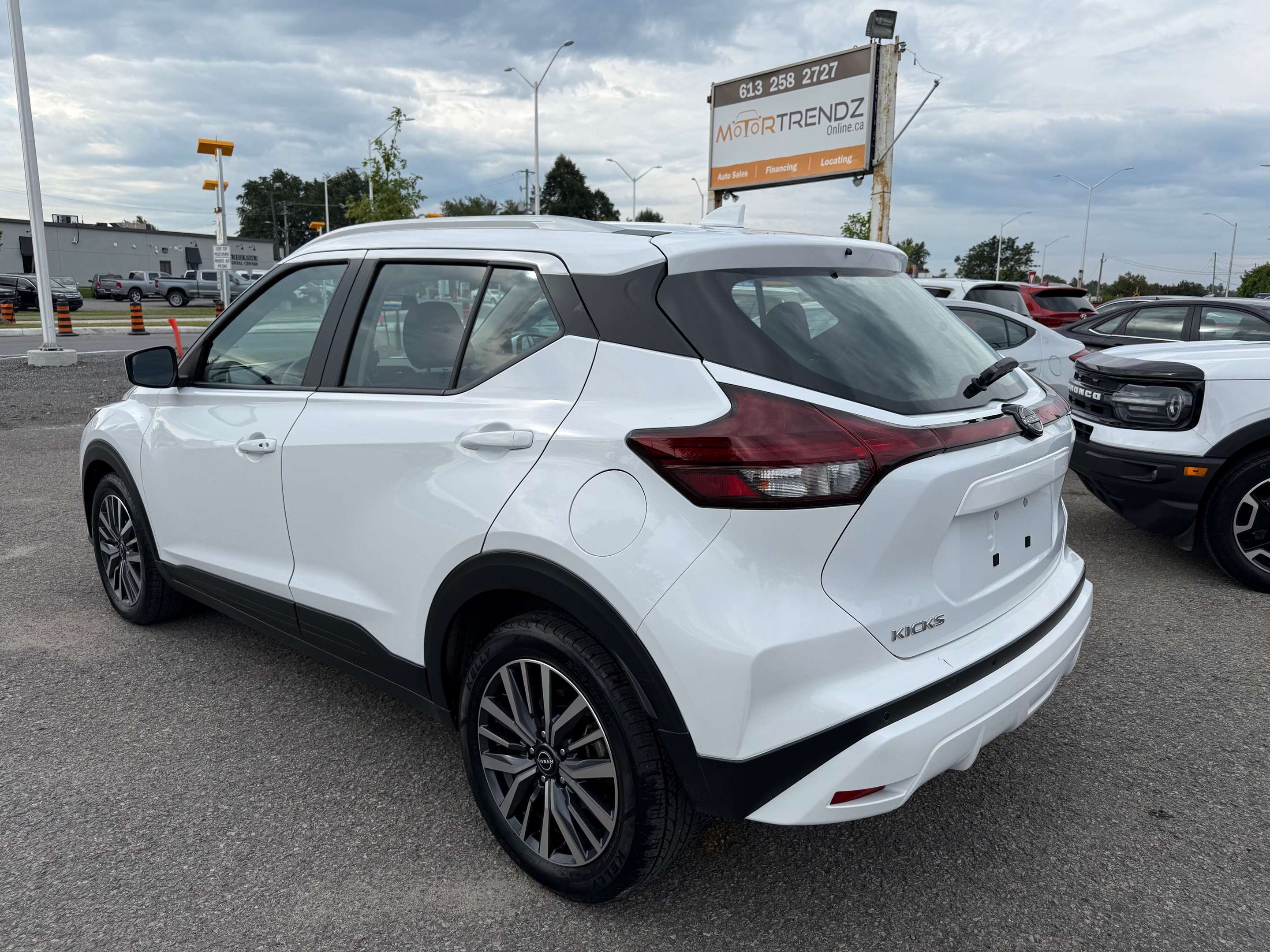 2025 Nissan Kicks SV Heated Steering and Seats! — снимка 1