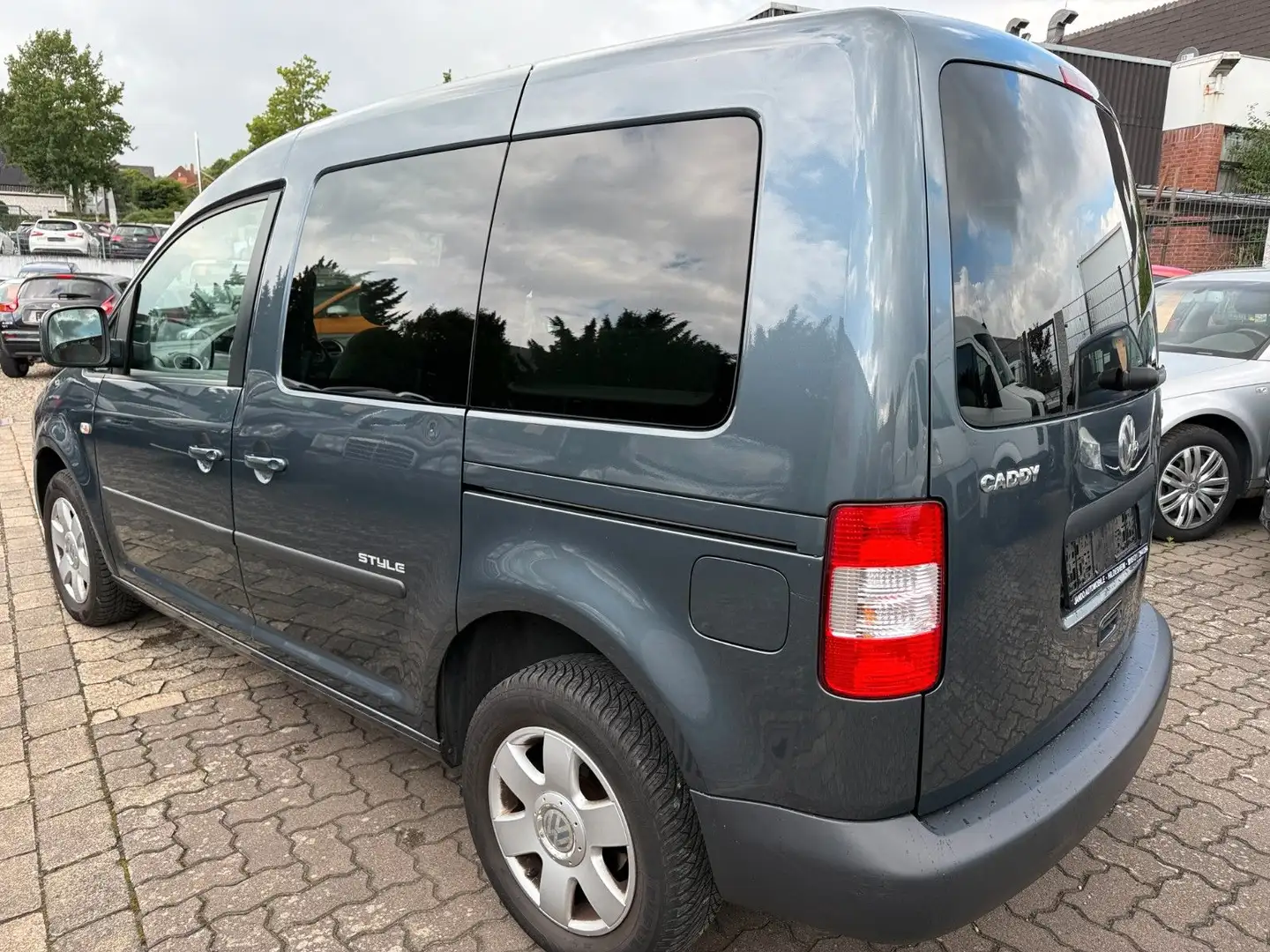 Volkswagen Caddy Life 1.4i Style Klimaautomatik,Tüv 12/2026 Grau - 2