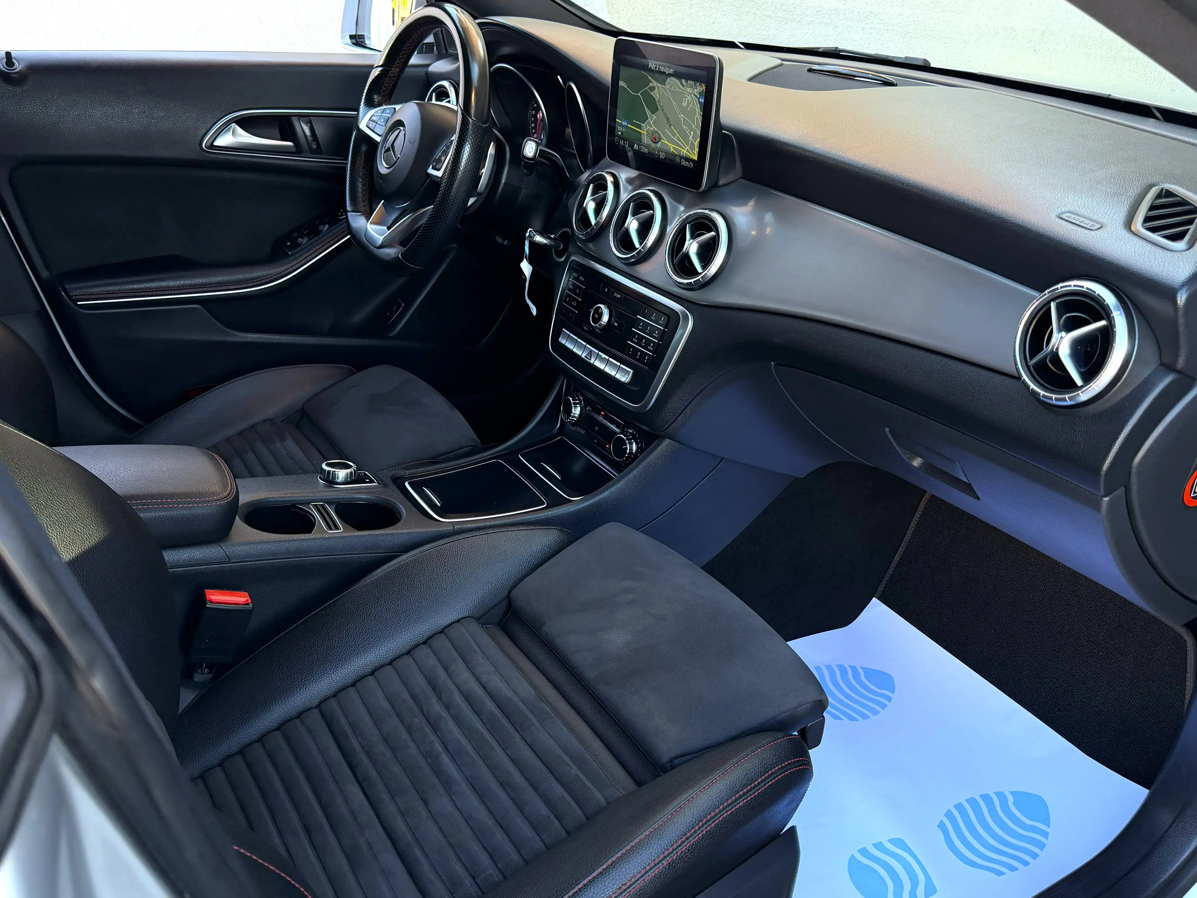 Mercedes-Benz CLA 180 CLA 180 d PACK AMG--AIRCO--GPS--CUIR--GARANTIE 12 MOIS-- — photo 13