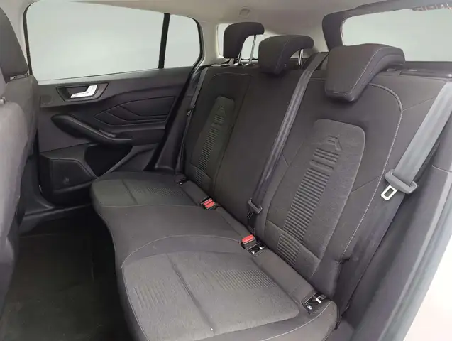 Ford Focus view 14