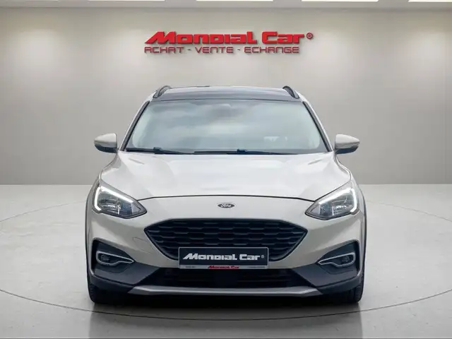 Ford Focus view 3