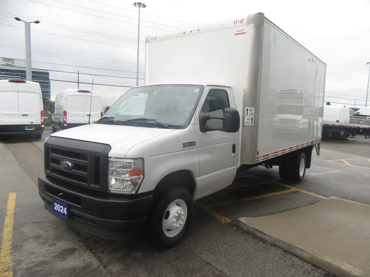 Ford E-450 Super Duty DRW снимка Ford E-450 Super Duty DRW