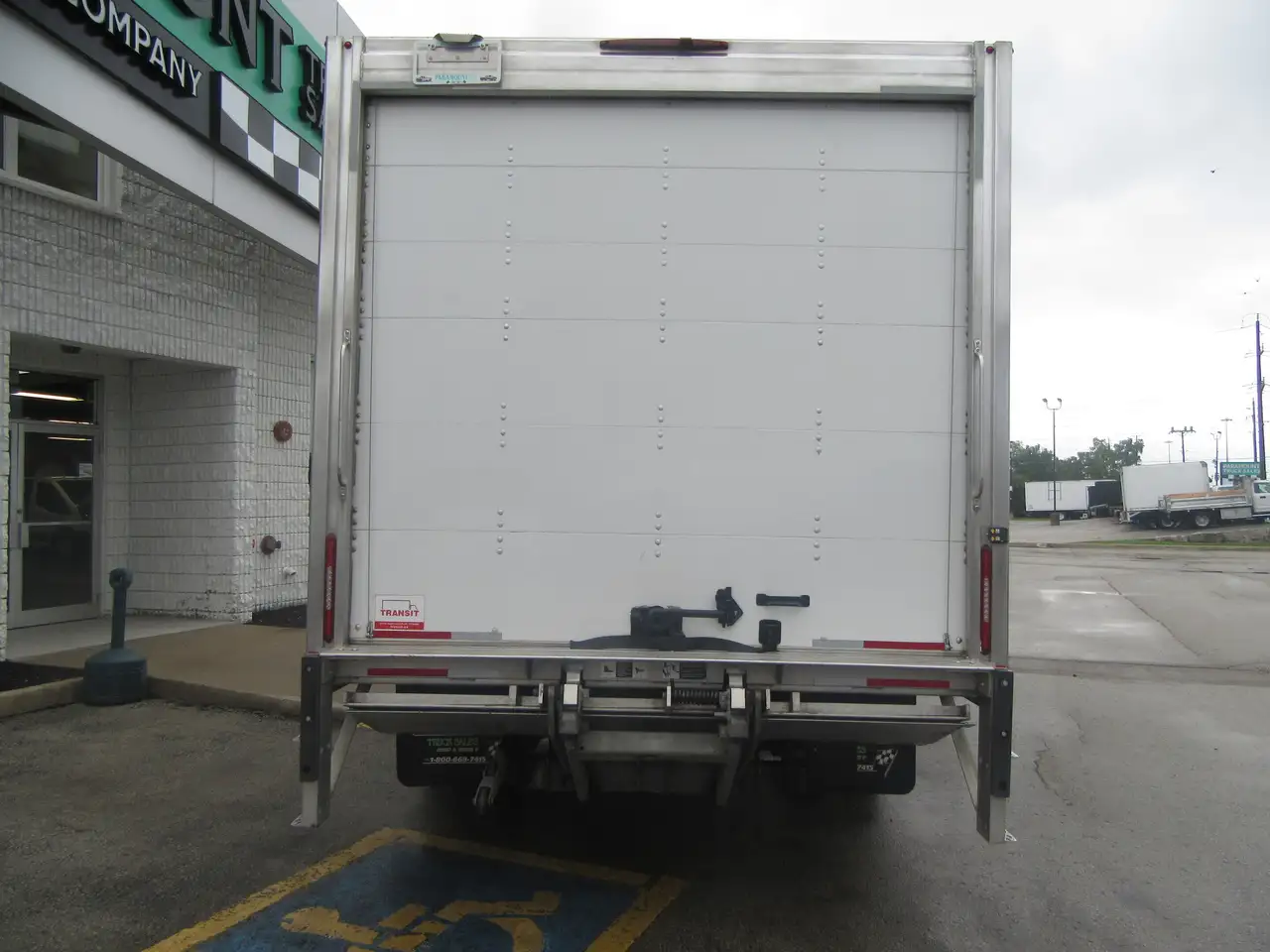 Ford E-450 Super Duty DRW снимка Ford E-450 Super Duty DRW