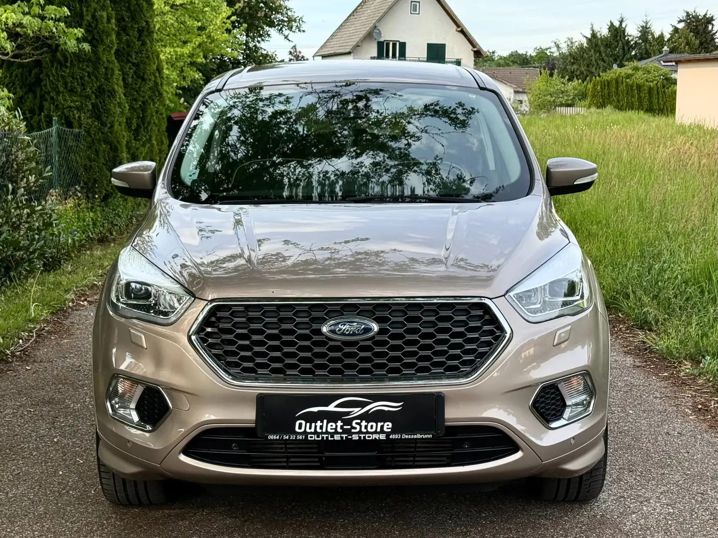 Ford Kuga Vignale*Leder*Navi*SONY*R-Kamera*SHZ*AHK*Garantie* Beige - 2