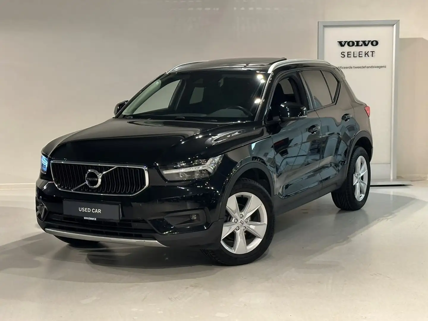 Volvo XC40 T2 Momentum Pro Automaat + PANO DAK Schwarz - 1