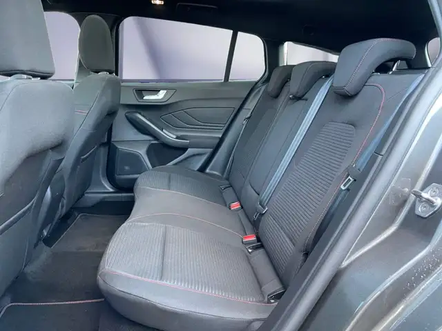 Ford Focus view 9
